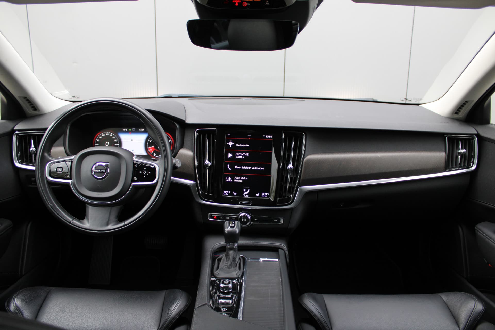 Volvo V90 Cross Country T5 AWD 90th Anniversary Edition thumbnail 22