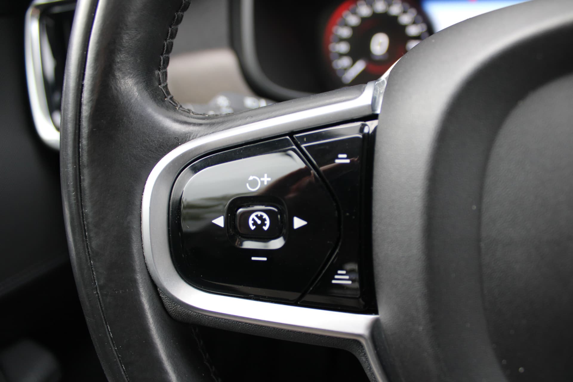 Volvo V90 Cross Country T5 AWD 90th Anniversary Edition thumbnail 25