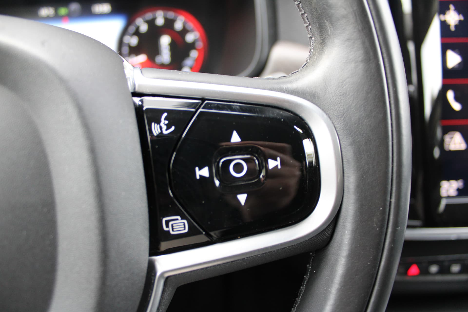 Volvo V90 Cross Country T5 AWD 90th Anniversary Edition thumbnail 29