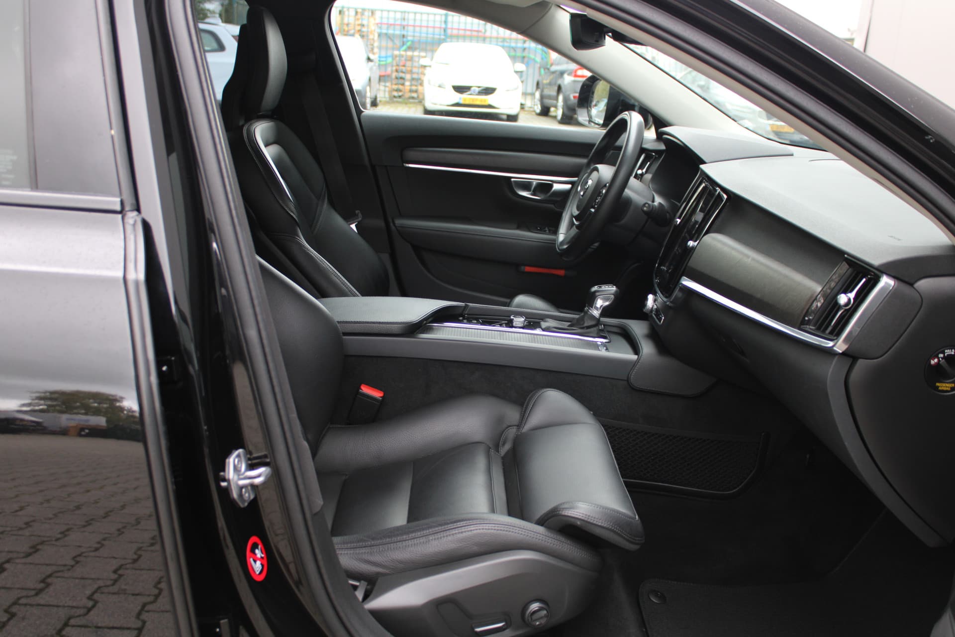 Volvo V90 Cross Country T5 AWD 90th Anniversary Edition thumbnail 38