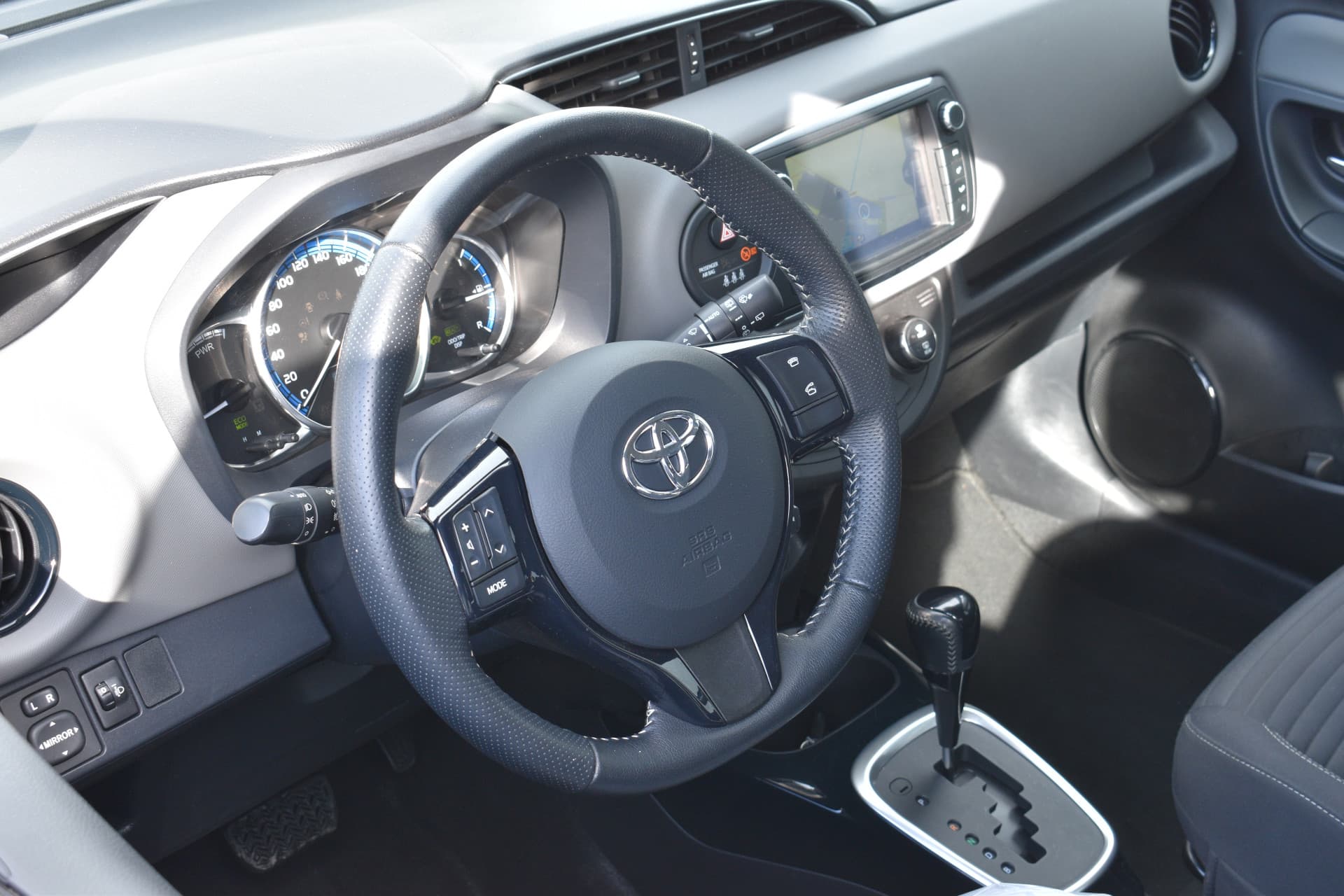 Toyota Yaris 1.5 Hybrid Dynamic Automaat 100pk thumbnail 15