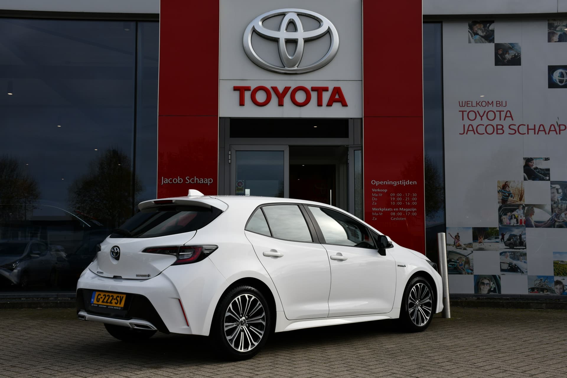Toyota Corolla 2.0 Hybrid Dynamic Automaat 180pk thumbnail 3