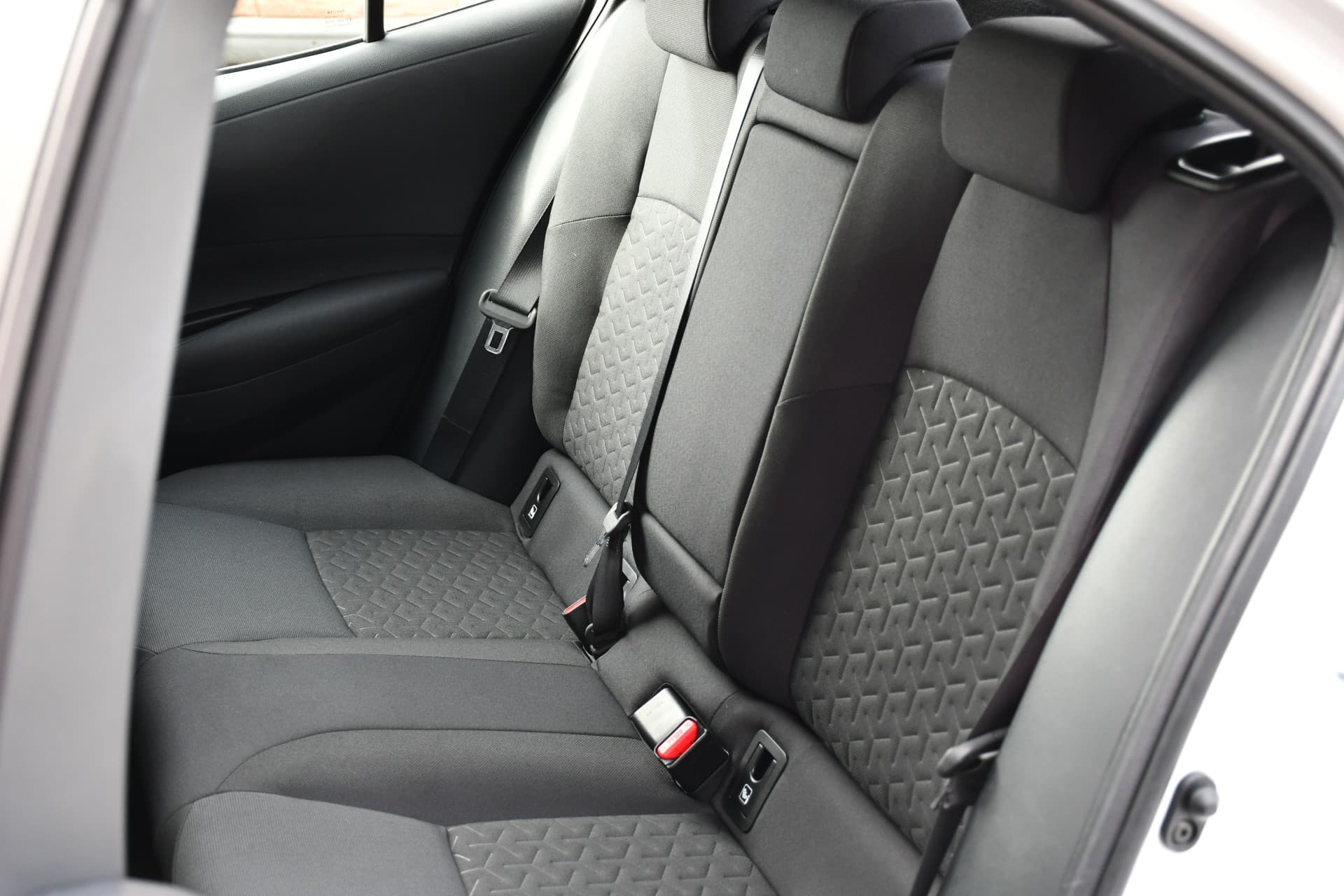 Toyota Corolla 2.0 Hybrid Dynamic Automaat 180pk thumbnail 5