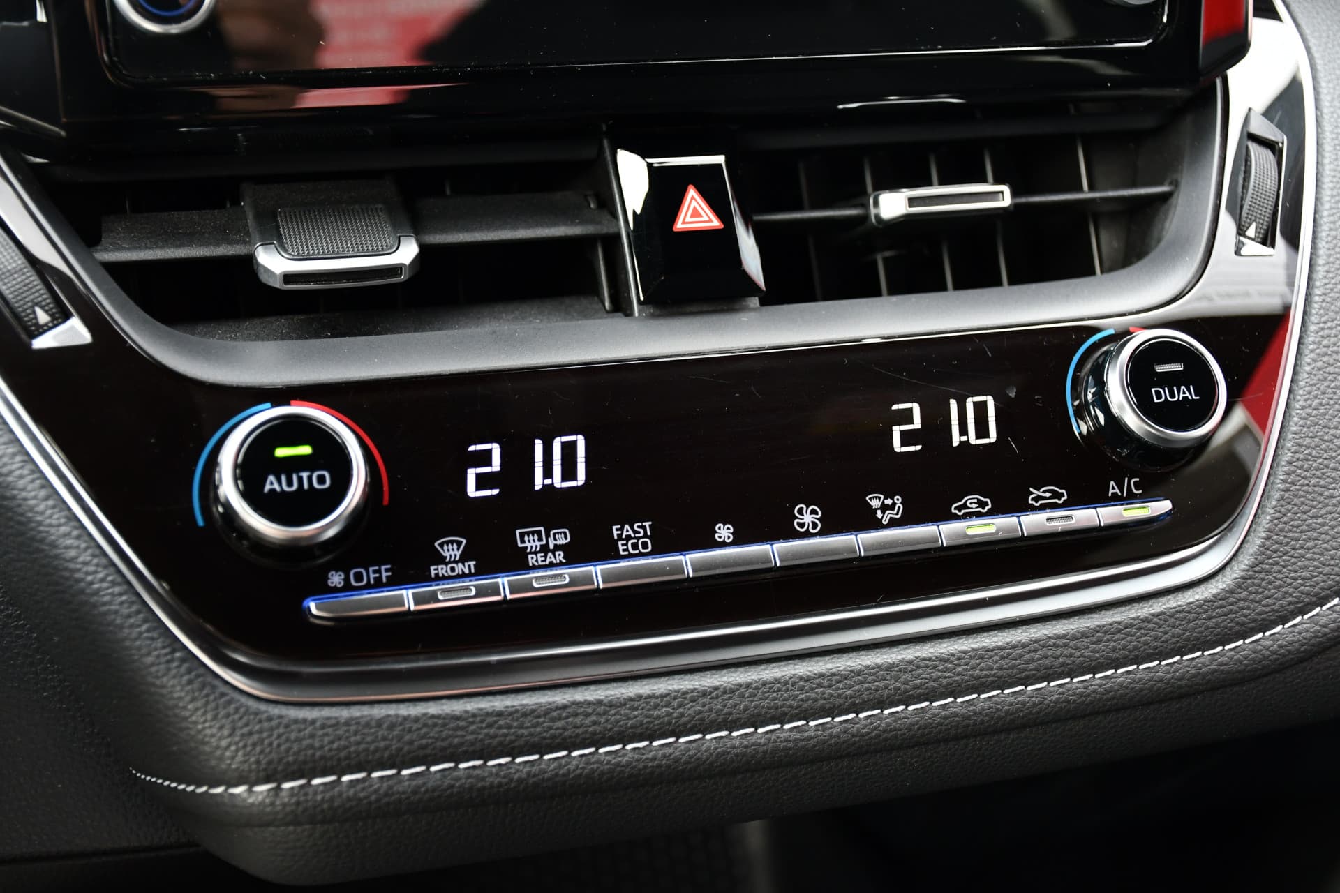 Toyota Corolla 2.0 Hybrid Dynamic Automaat 180pk thumbnail 9