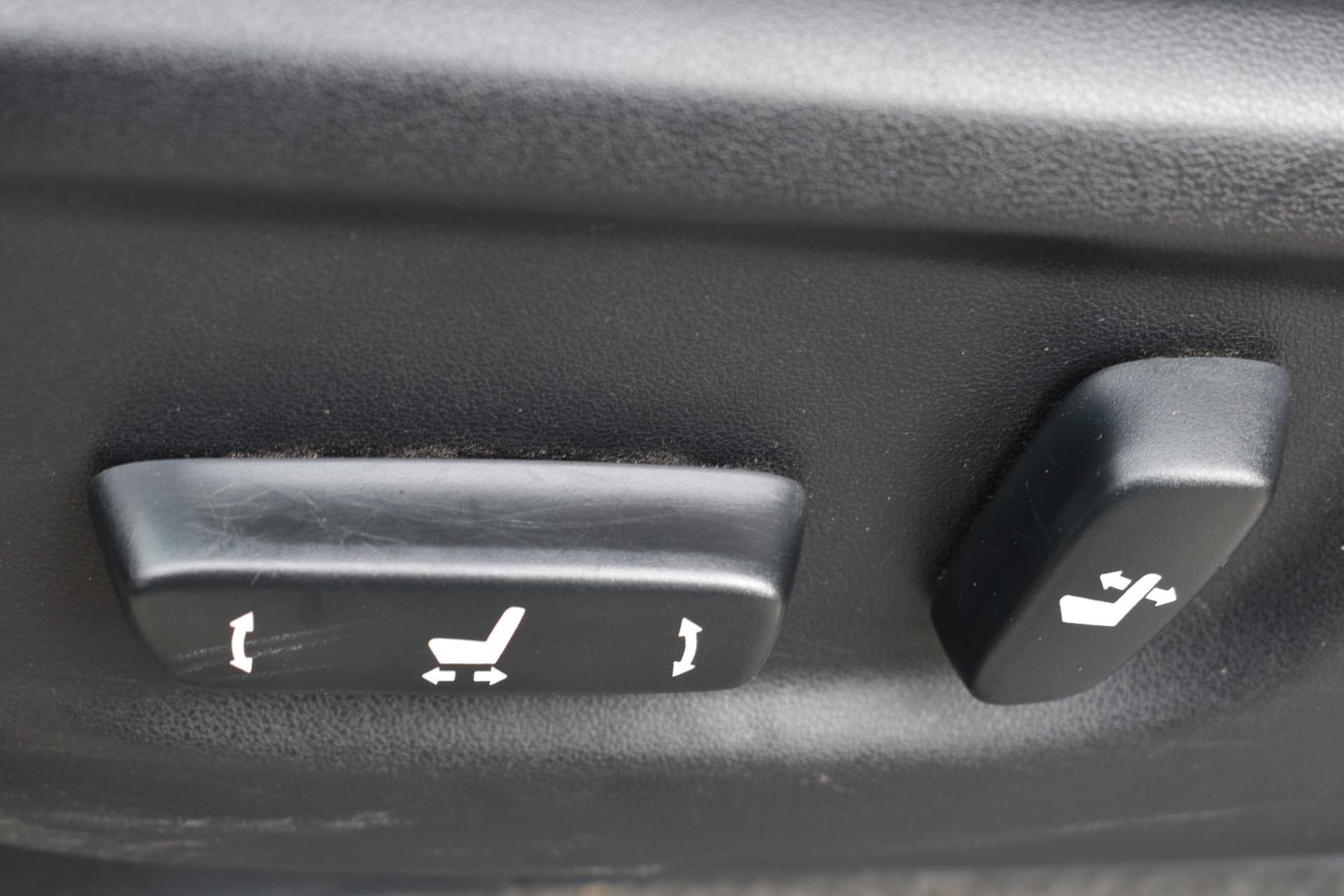 Toyota Land Cruiser 3.0 D-4D-F Executive thumbnail 4