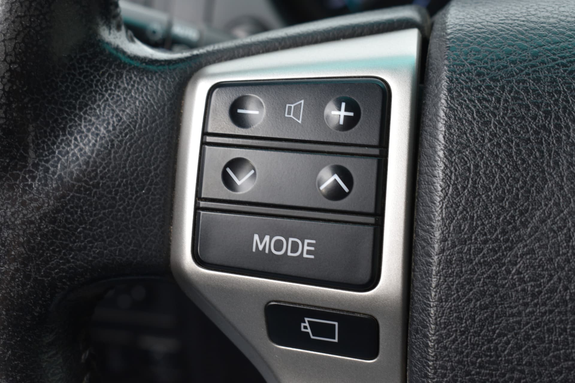 Toyota Land Cruiser 3.0 D-4D-F Executive thumbnail 10