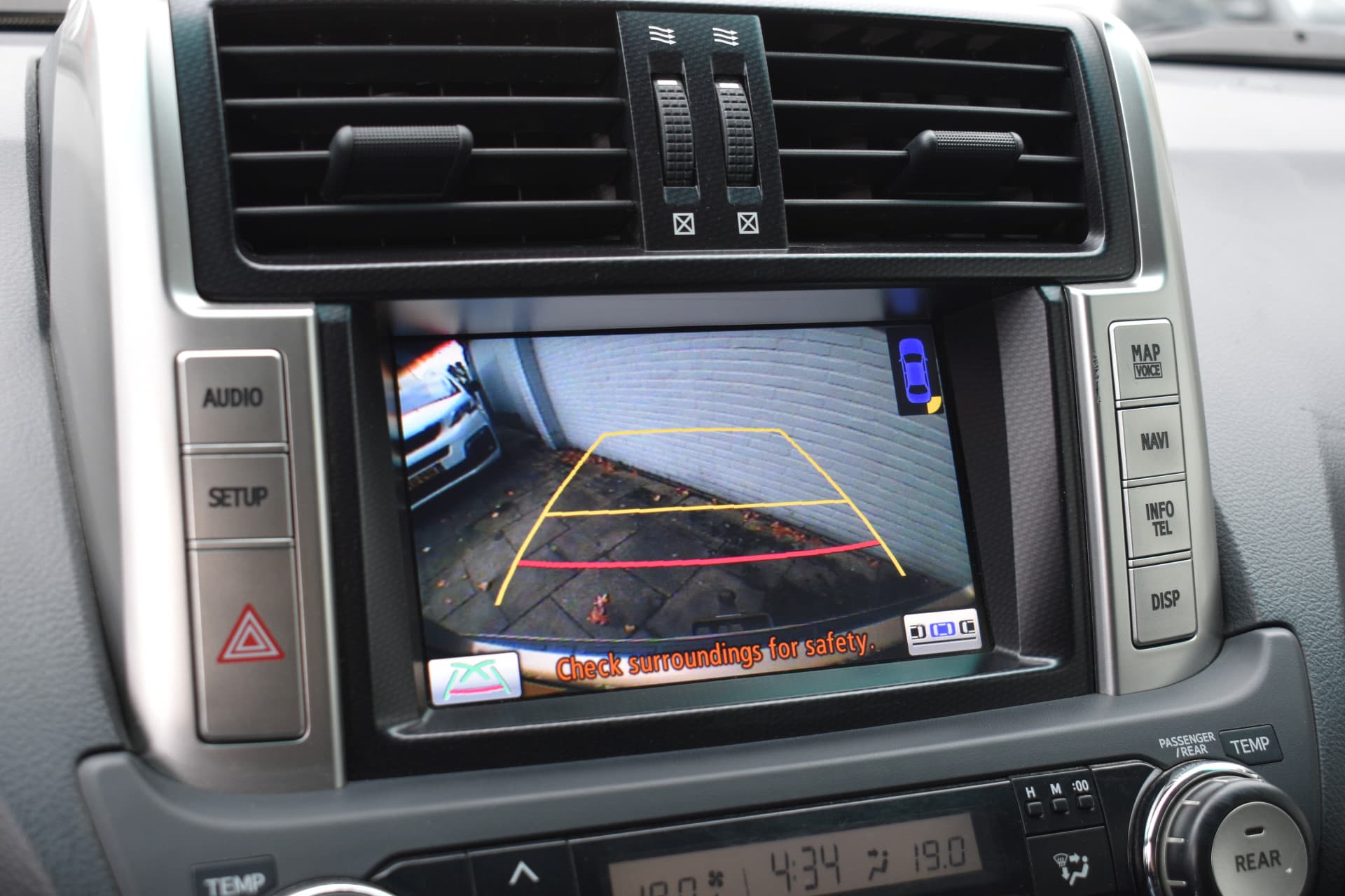 Toyota Land Cruiser 3.0 D-4D-F Executive thumbnail 13