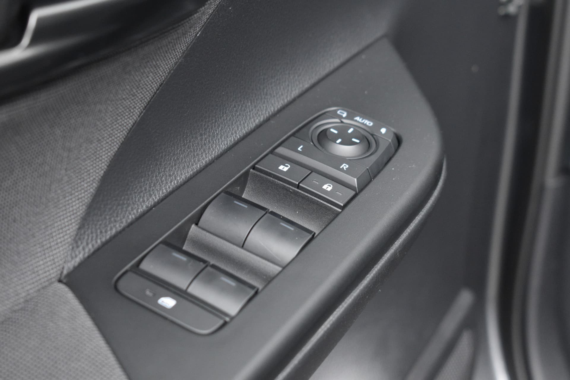 Toyota C-HR 1.8 Hybrid 140 Dynamic Plus Limited Automaat 140pk thumbnail 8