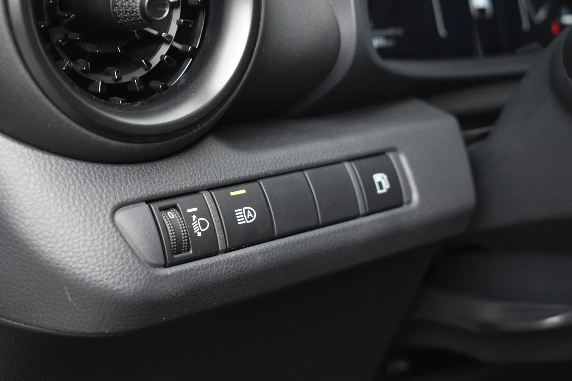 Toyota C-HR 1.8 Hybrid 140 Dynamic Plus Limited Automaat 140pk thumbnail 9