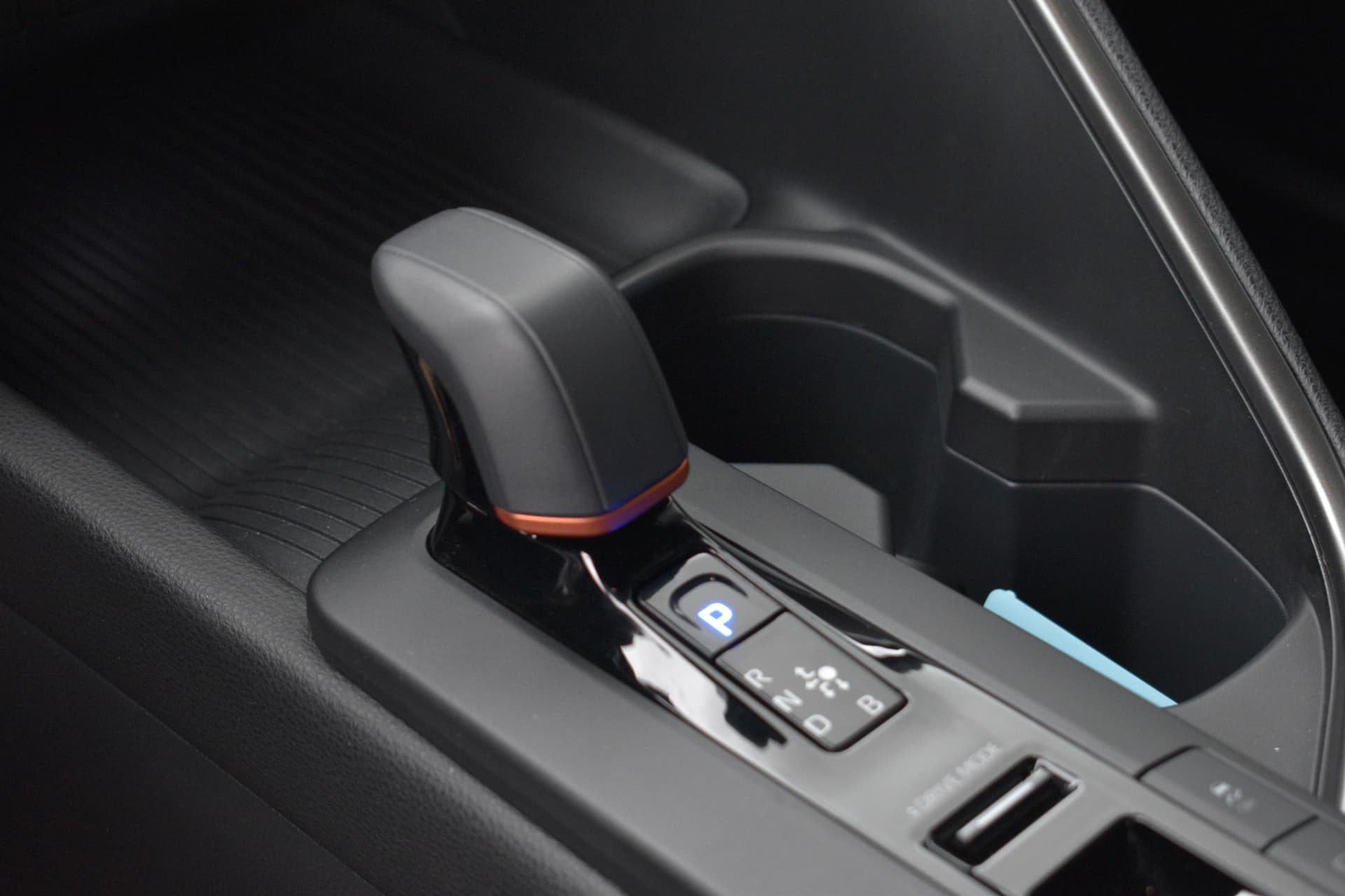 Toyota C-HR 1.8 Hybrid 140 Dynamic Plus Limited Automaat 140pk thumbnail 10