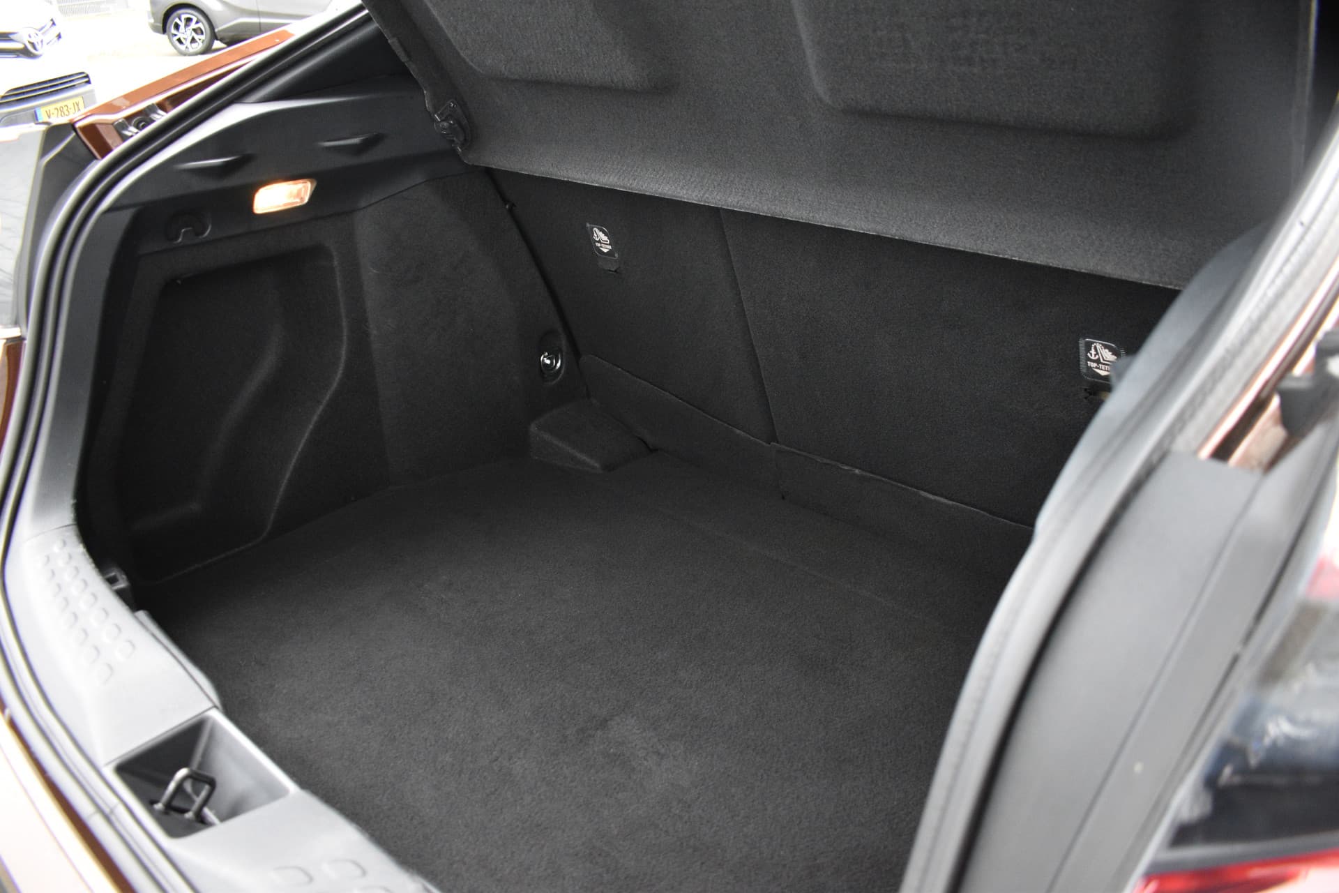 Toyota C-HR 1.8 Hybrid Executive Ultimate Automaat 122pk thumbnail 6