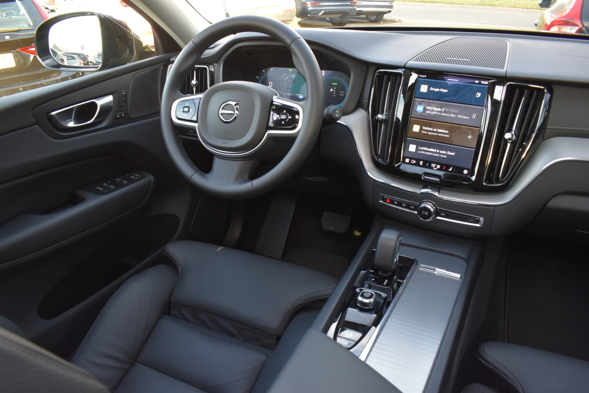 Volvo XC60 T6 AWD 350PK Plug-in Hybrid Ultra Dark thumbnail 6