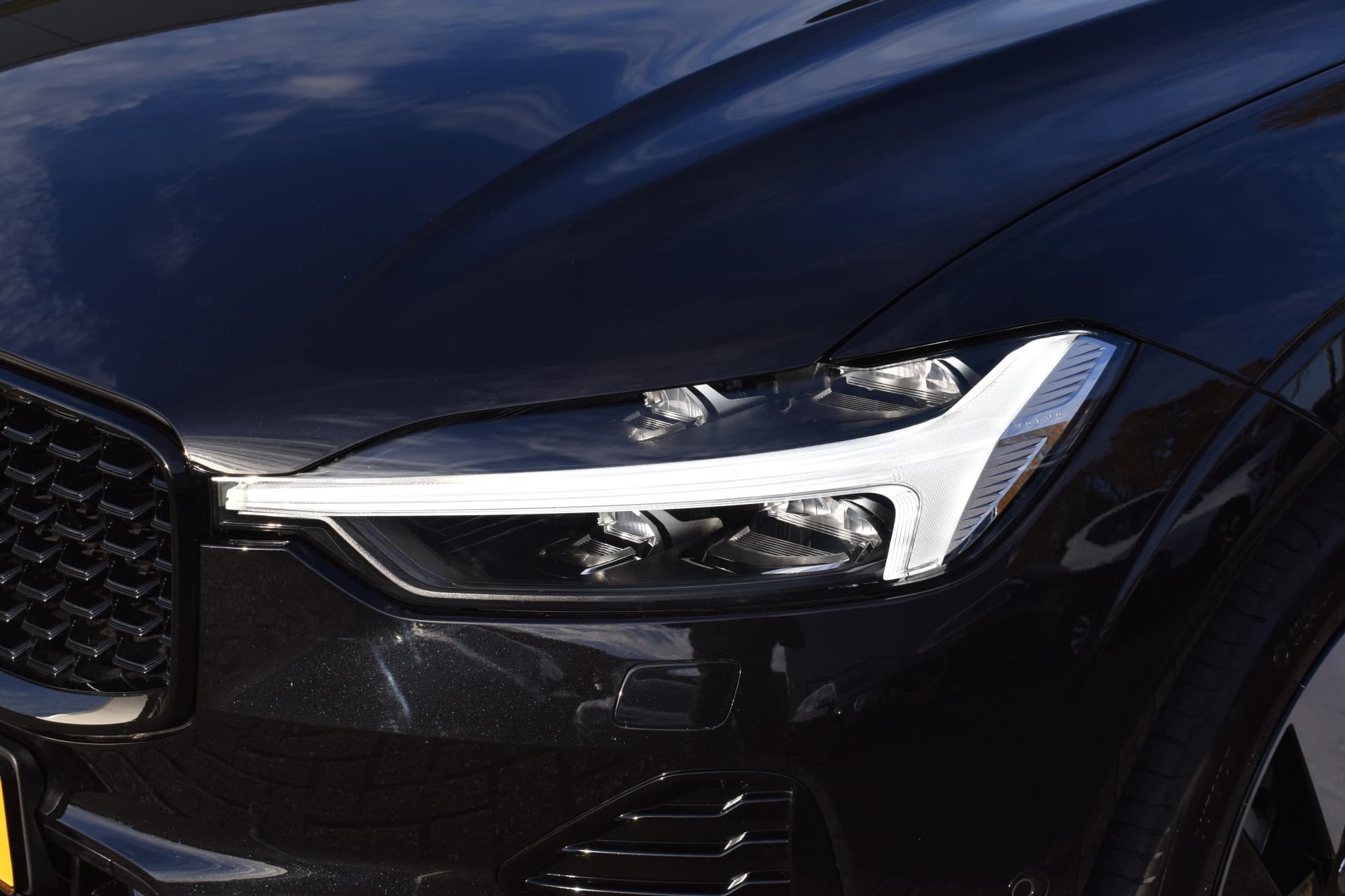 Volvo XC60 T6 AWD 350PK Plug-in Hybrid Ultra Dark thumbnail 7