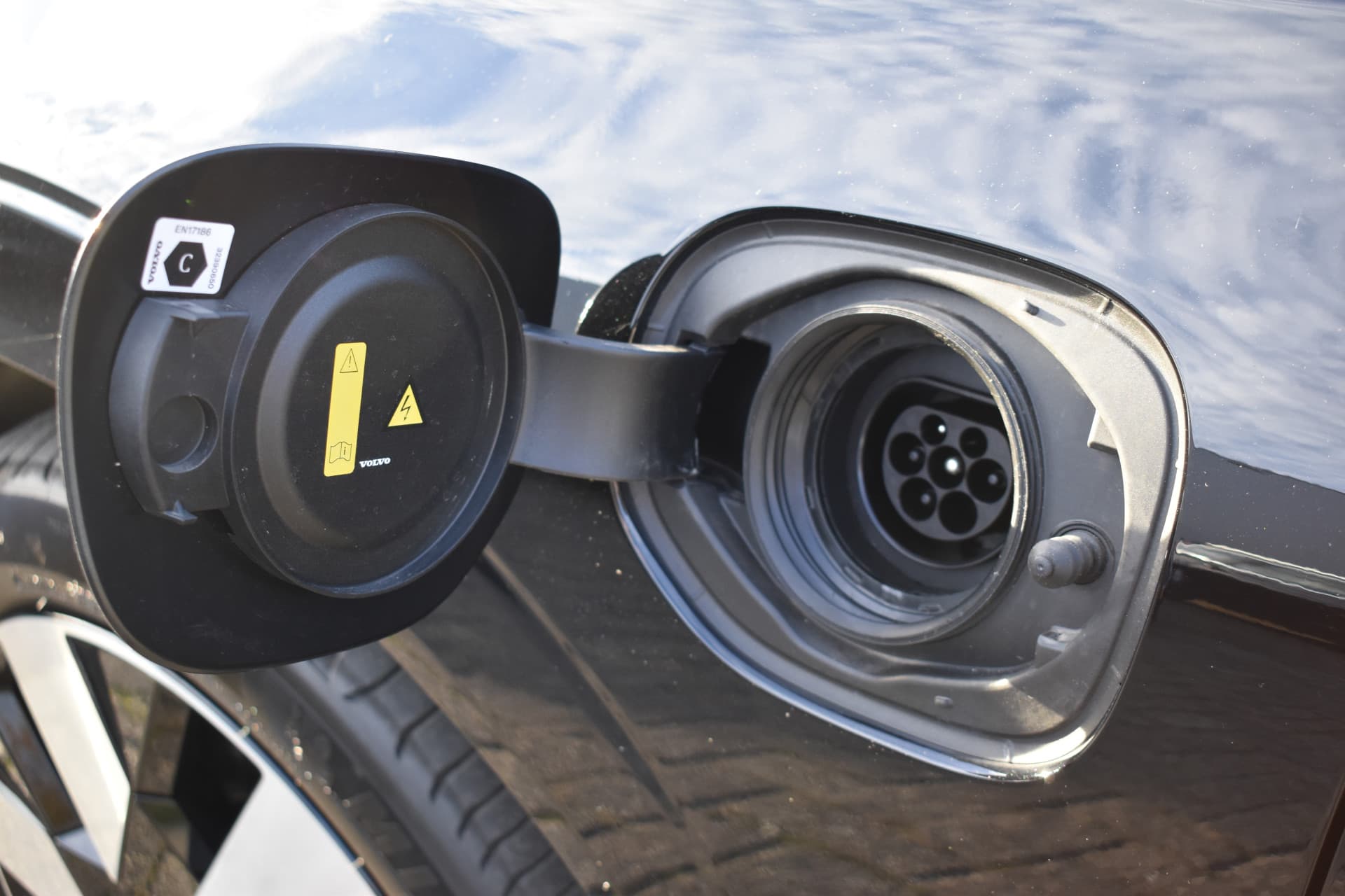 Volvo XC60 T6 AWD 350PK Plug-in Hybrid Ultra Dark thumbnail 20