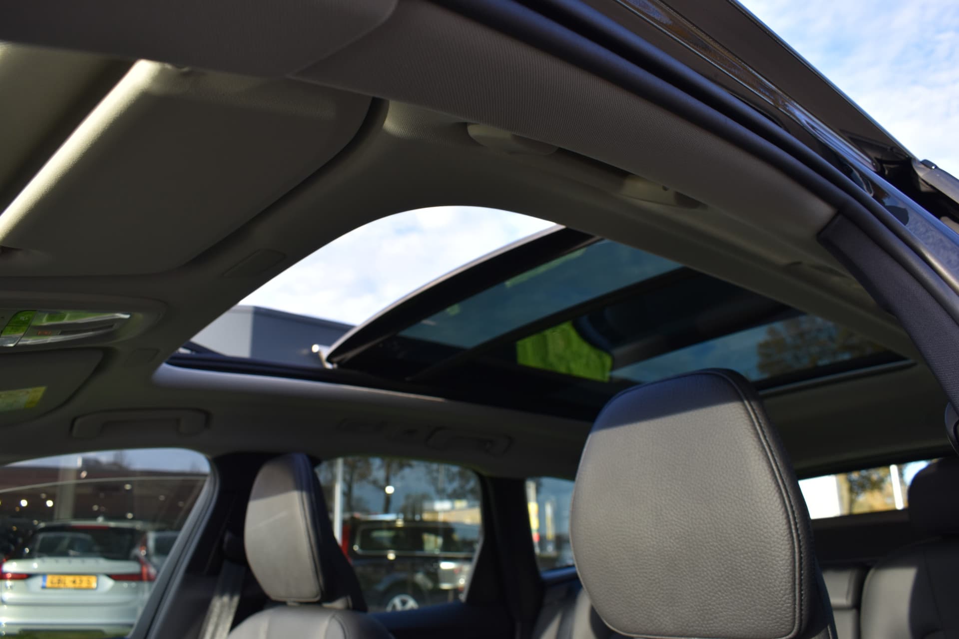 Volvo XC60 T6 AWD 350PK Plug-in Hybrid Ultra Dark thumbnail 22