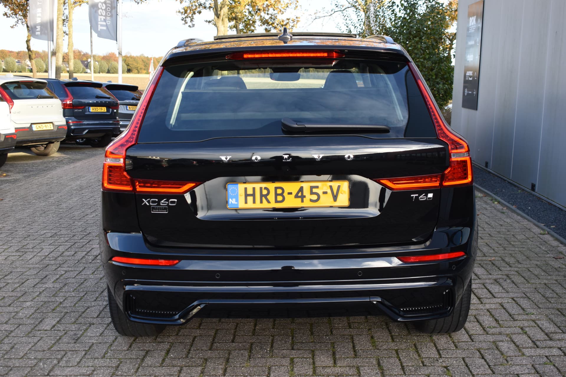Volvo XC60 T6 AWD 350PK Plug-in Hybrid Ultra Dark thumbnail 23