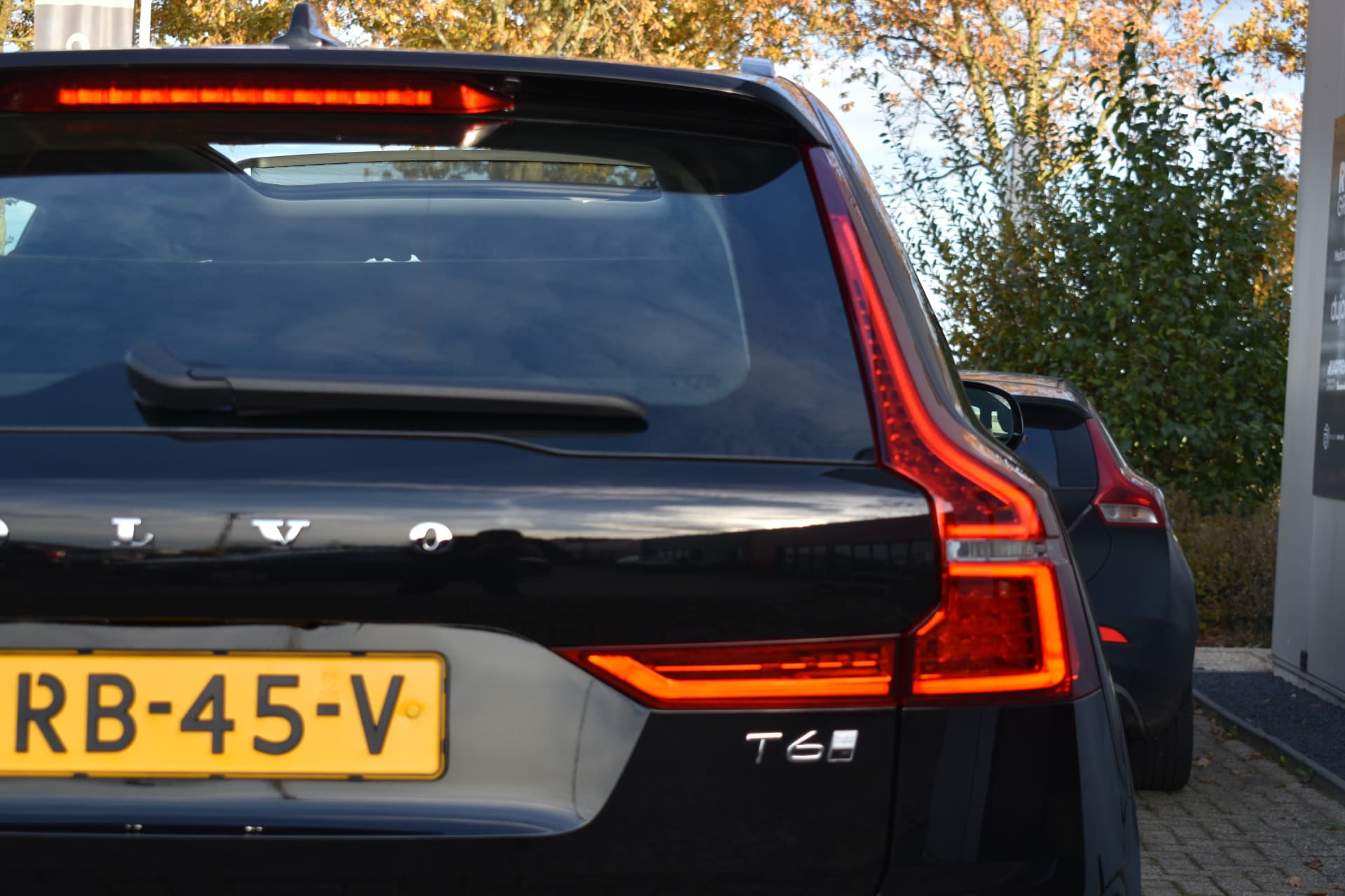 Volvo XC60 T6 AWD 350PK Plug-in Hybrid Ultra Dark thumbnail 24