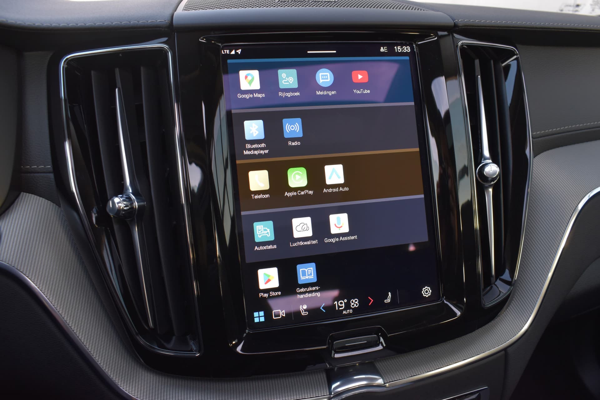 Volvo XC60 T6 AWD 350PK Plug-in Hybrid Ultra Dark thumbnail 32