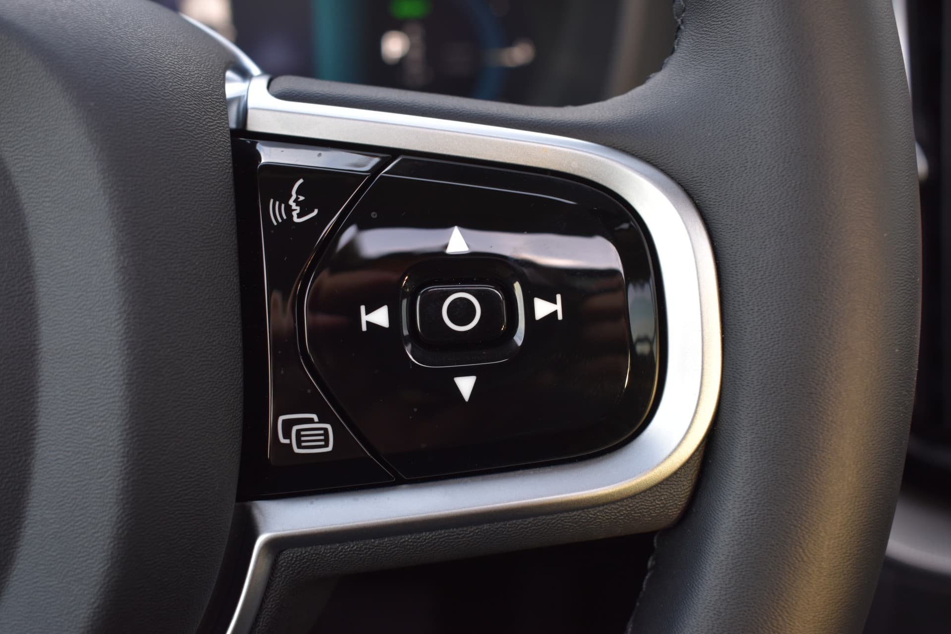 Volvo XC60 T6 AWD 350PK Plug-in Hybrid Ultra Dark thumbnail 42