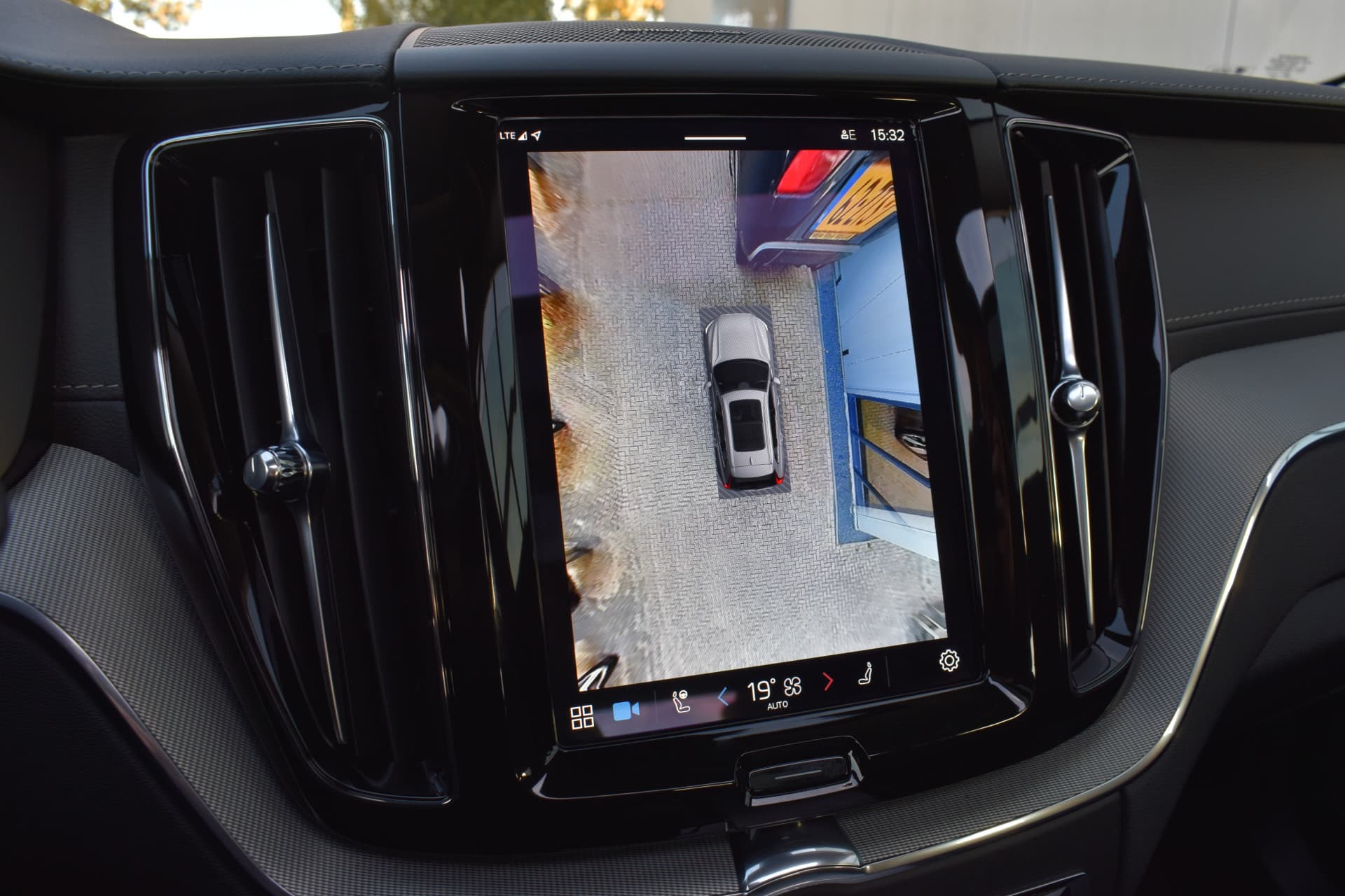 Volvo XC60 T6 AWD 350PK Plug-in Hybrid Ultra Dark thumbnail 44