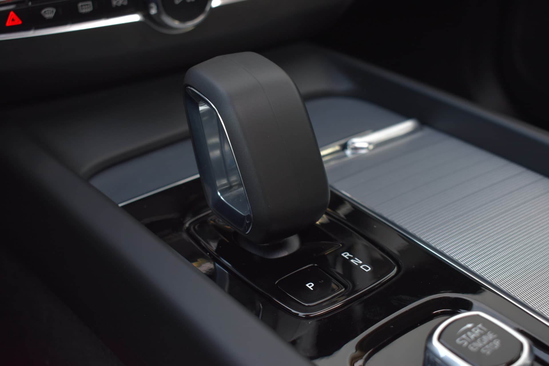 Volvo XC60 T6 AWD 350PK Plug-in Hybrid Ultra Dark thumbnail 47