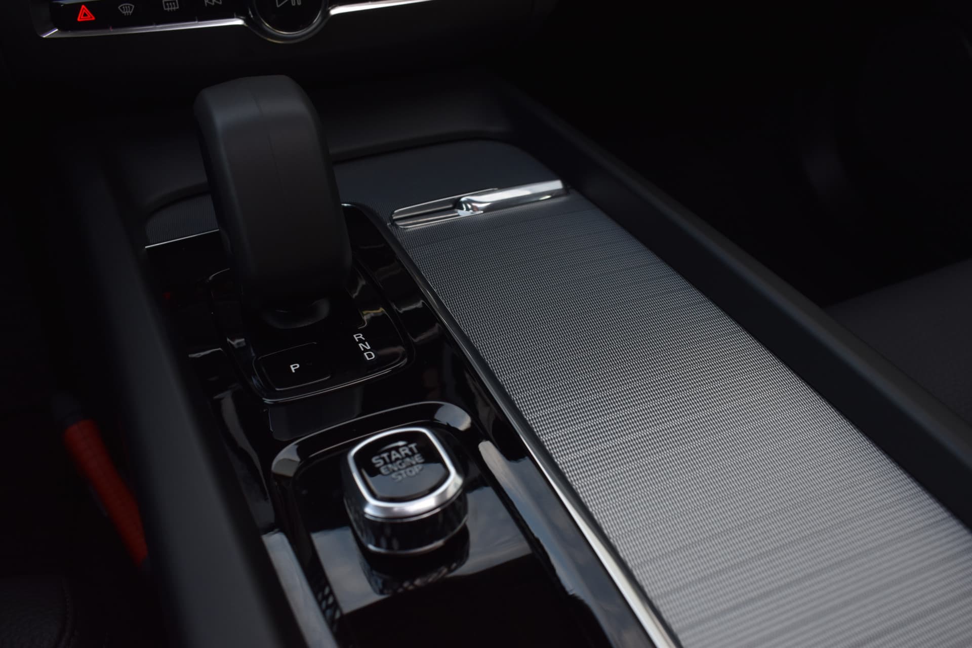 Volvo XC60 T6 AWD 350PK Plug-in Hybrid Ultra Dark thumbnail 48