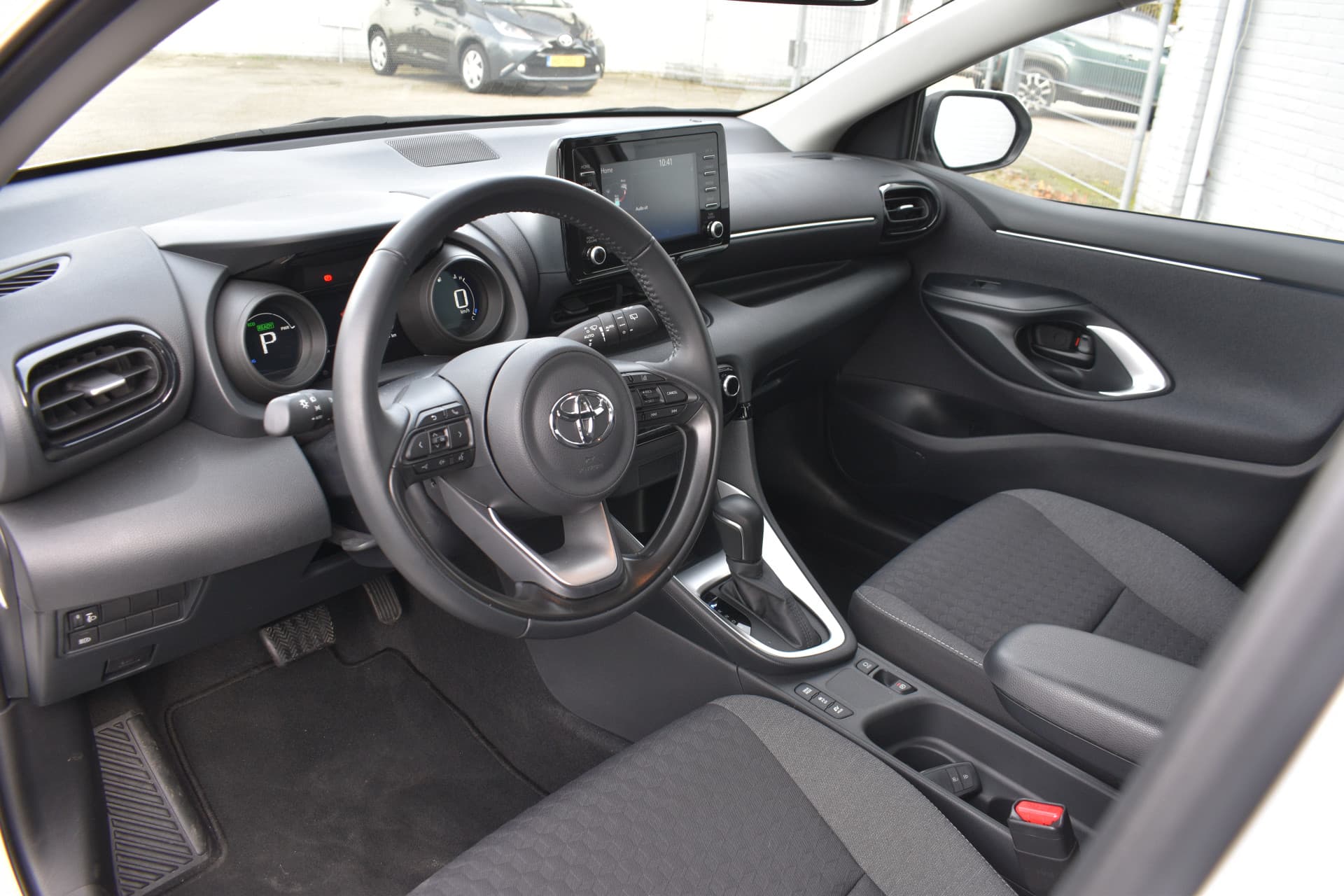 Toyota Yaris 1.5 Hybrid Dynamic Automaat 116pk thumbnail 2