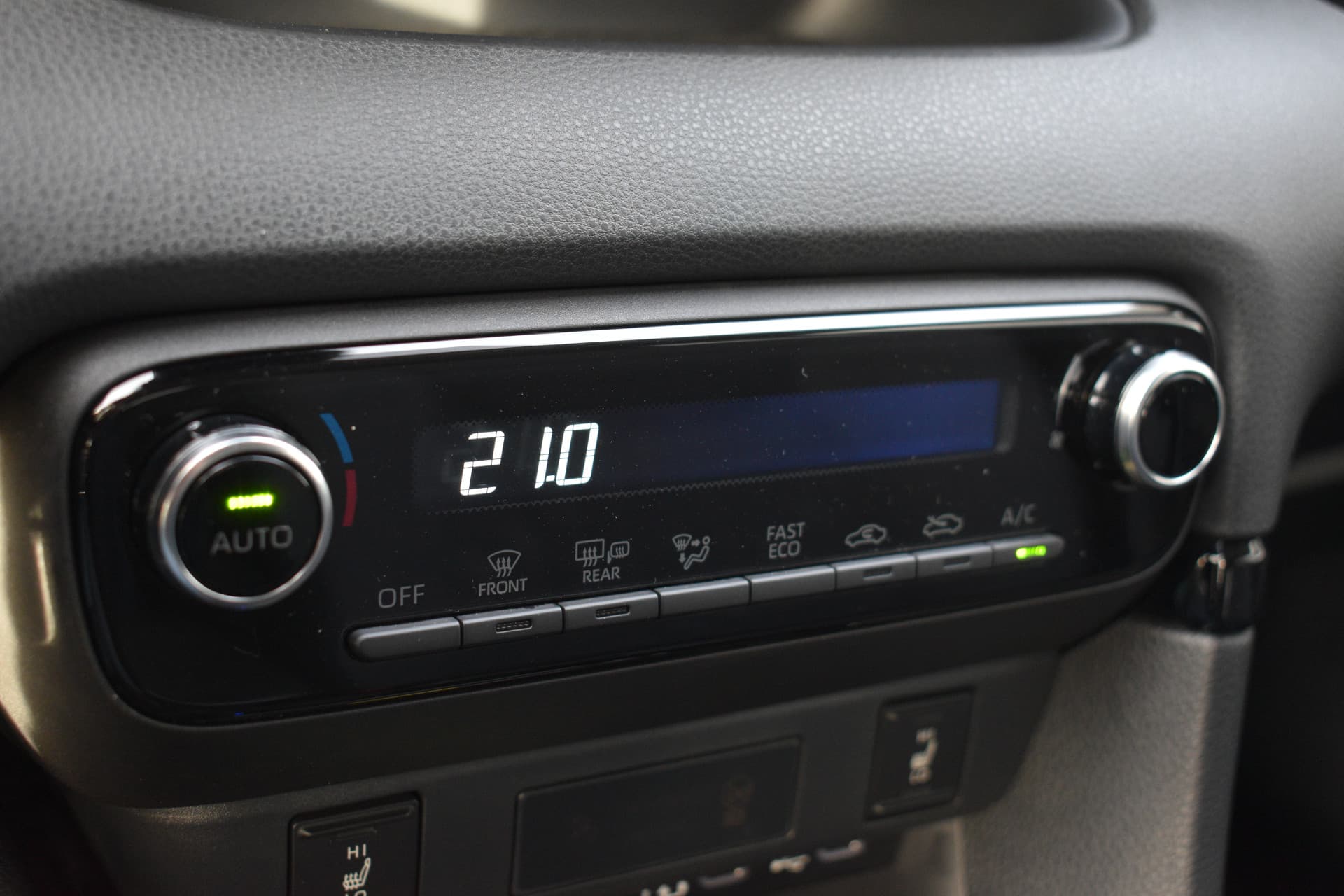 Toyota Yaris 1.5 Hybrid 115 First Edition Limited Automaat 116pk thumbnail 8