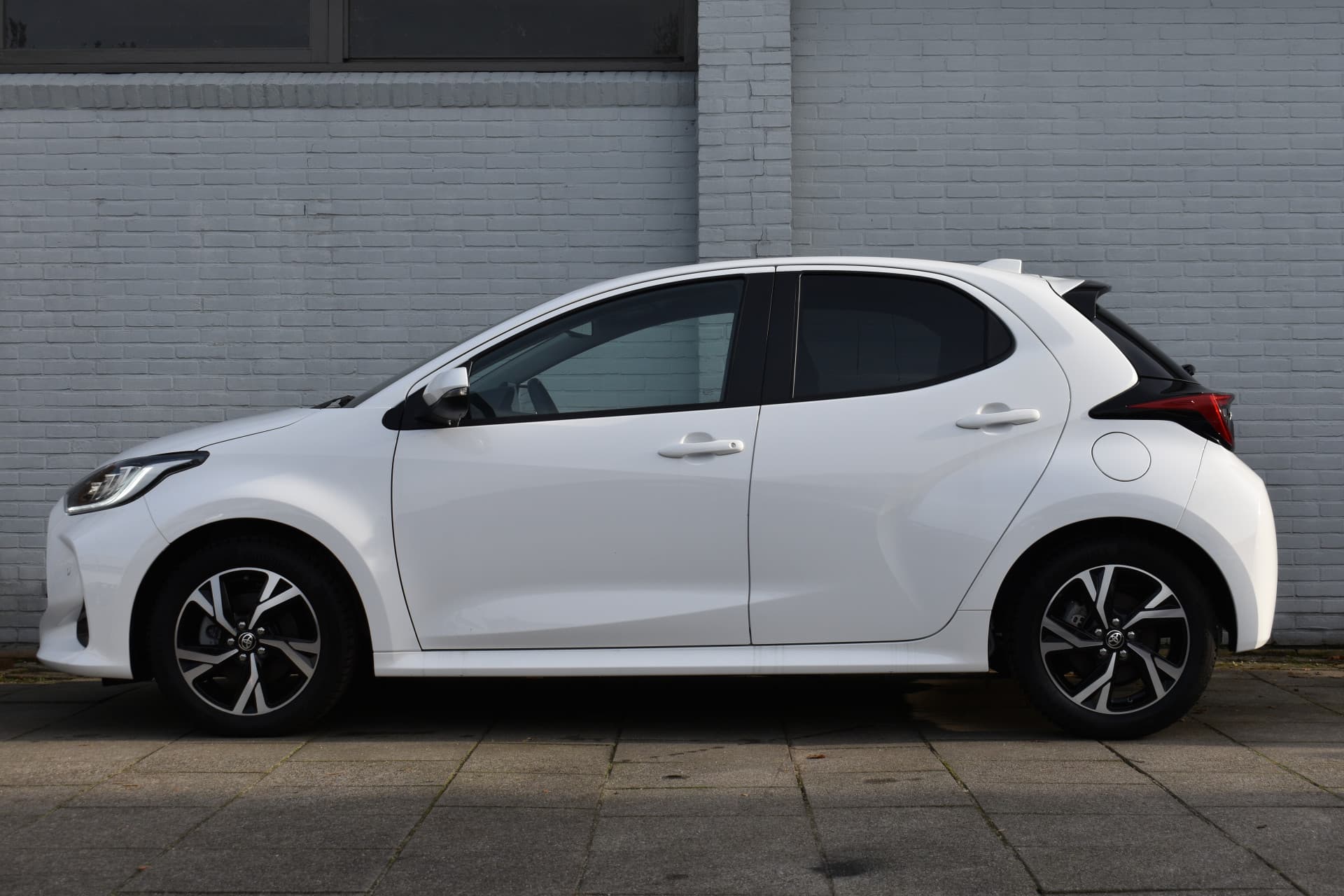 Toyota Yaris 1.5 Hybrid 115 First Edition Limited Automaat 116pk thumbnail 11