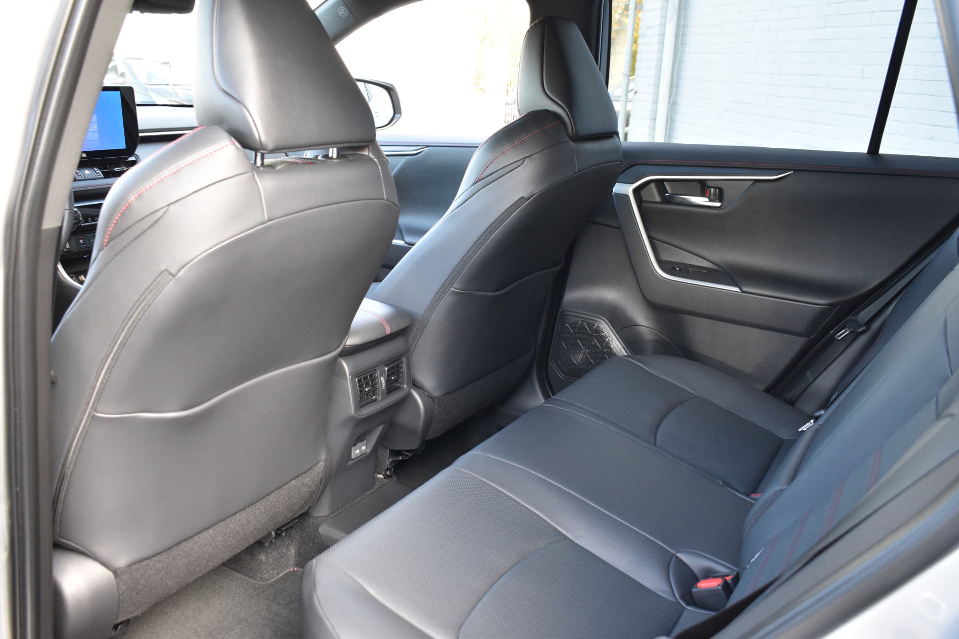 Toyota RAV4 2.5 Plug-in Hybrid AWD Bi-Tone Plus Automaat 306pk thumbnail 22