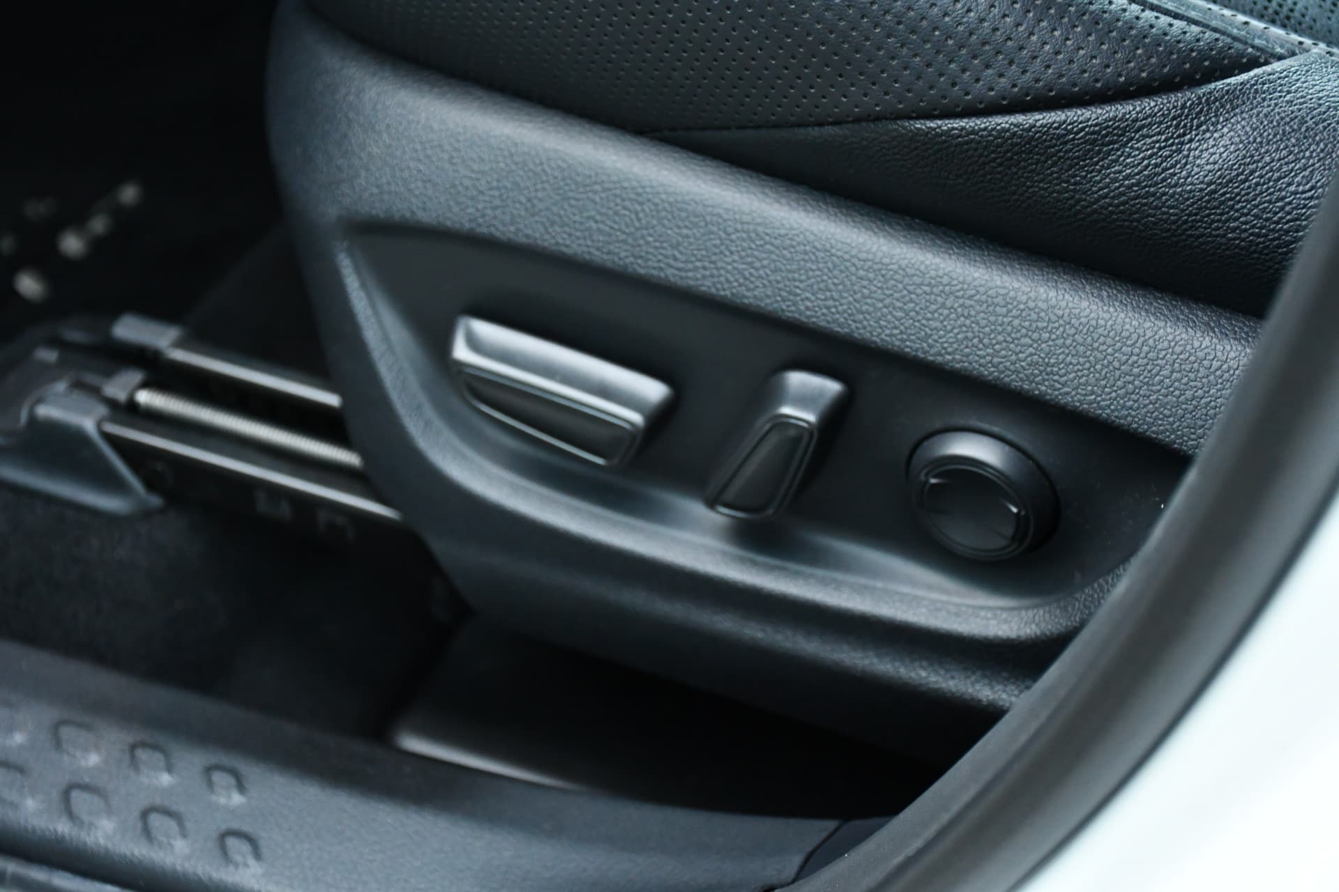 Toyota C-HR 1.8 Hybrid Style Luxury thumbnail 6