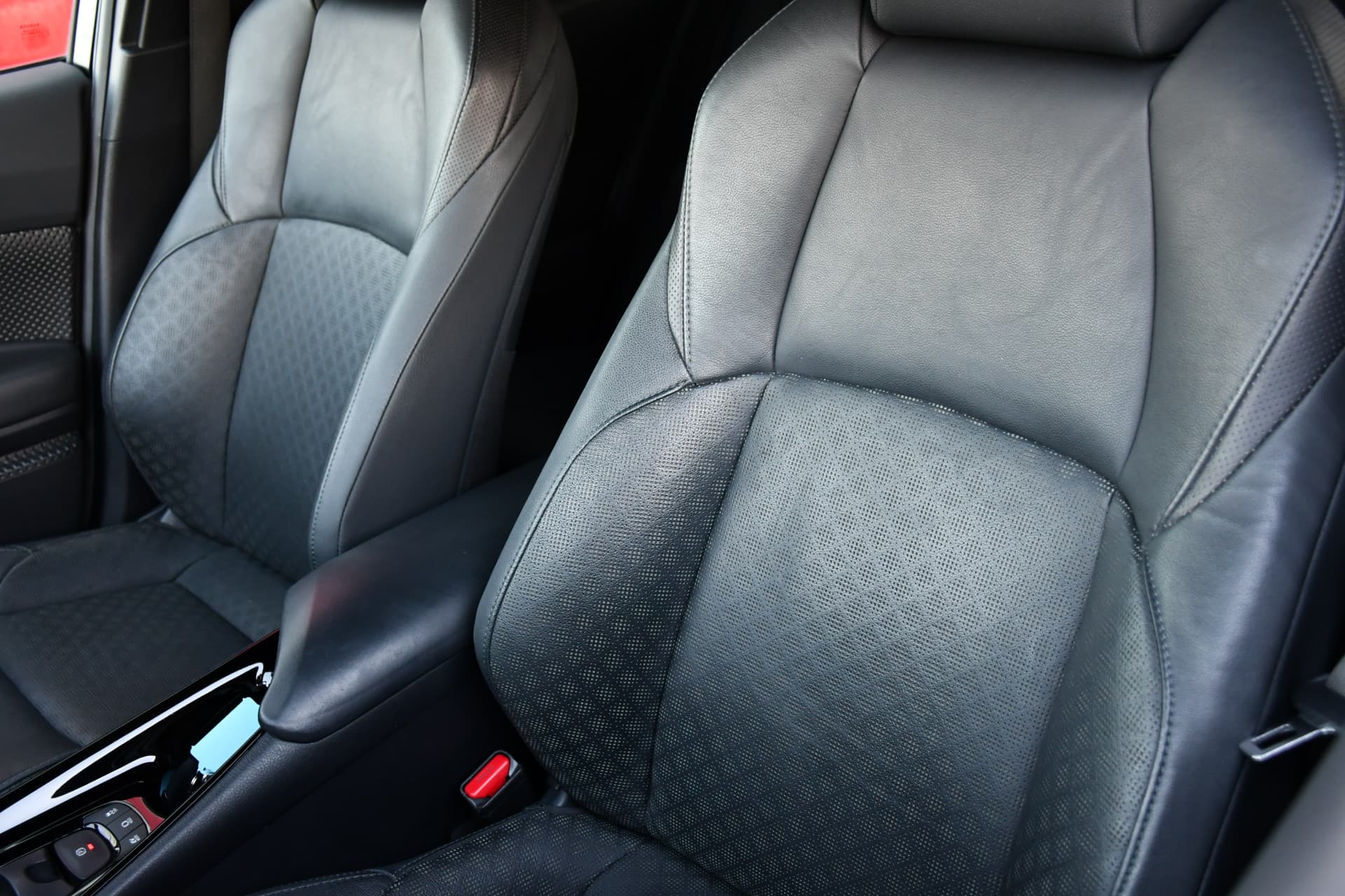 Toyota C-HR 1.8 Hybrid Style Luxury thumbnail 10