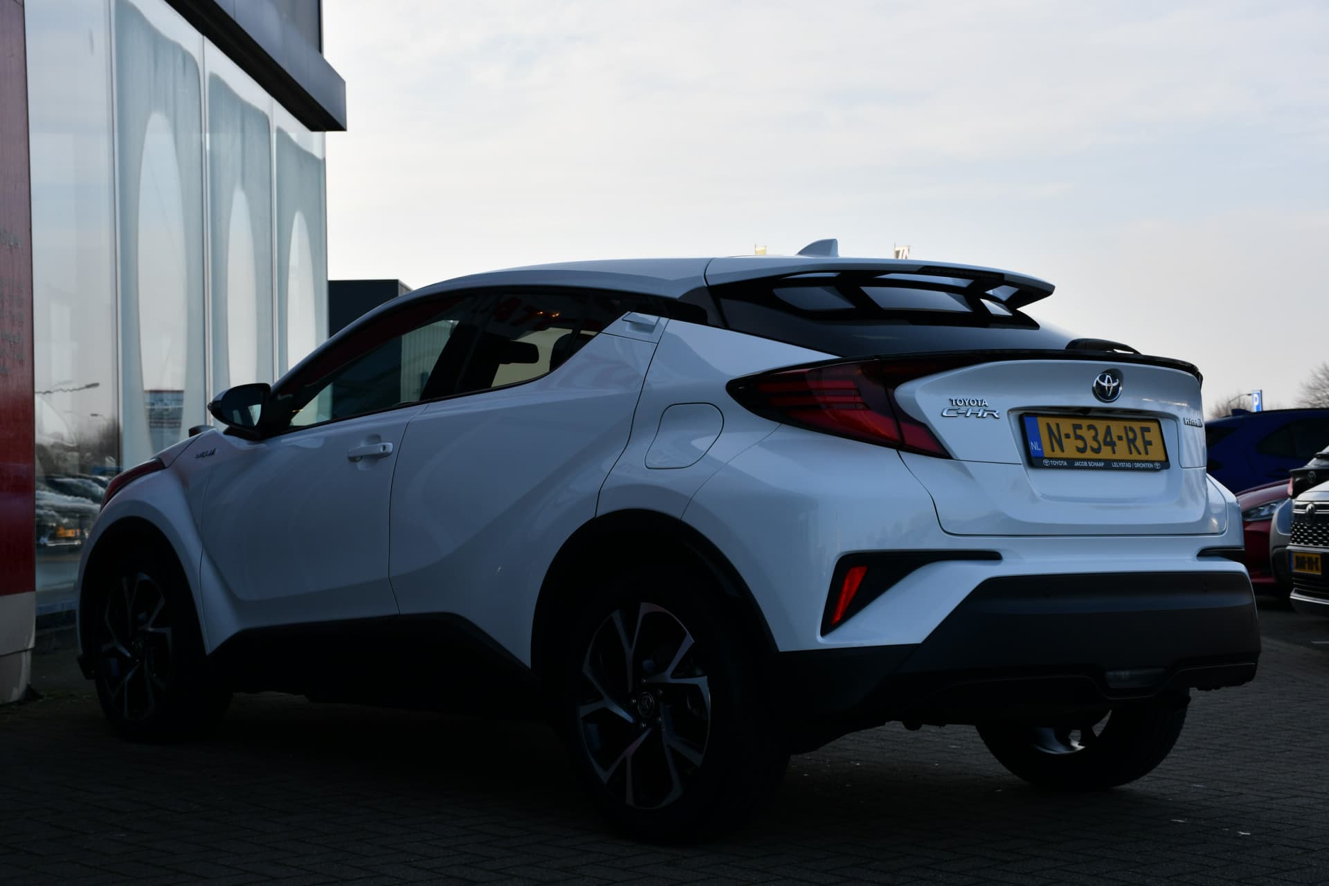Toyota C-HR 1.8 Hybrid Style Luxury thumbnail 11