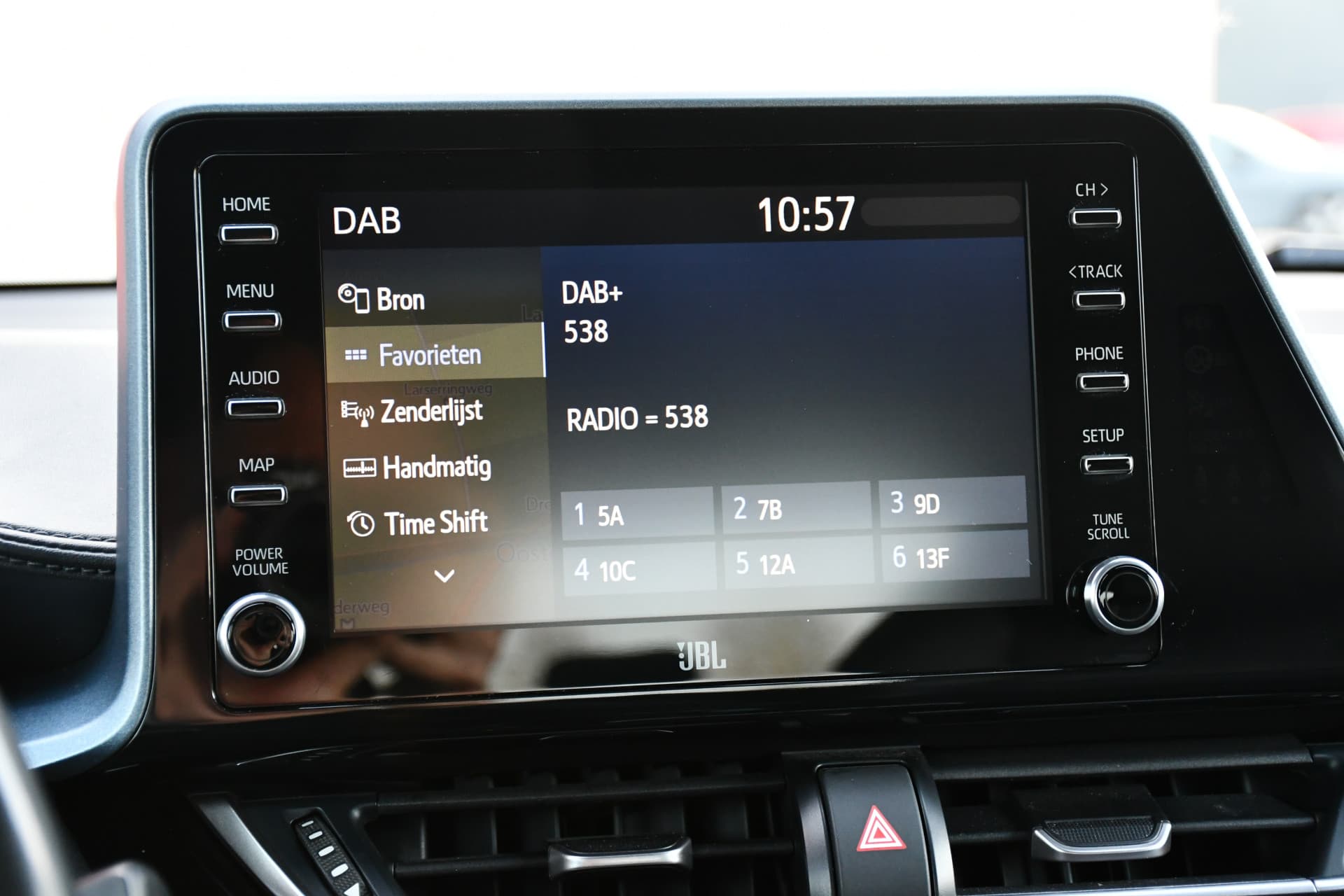 Toyota C-HR 1.8 Hybrid Style Luxury thumbnail 14