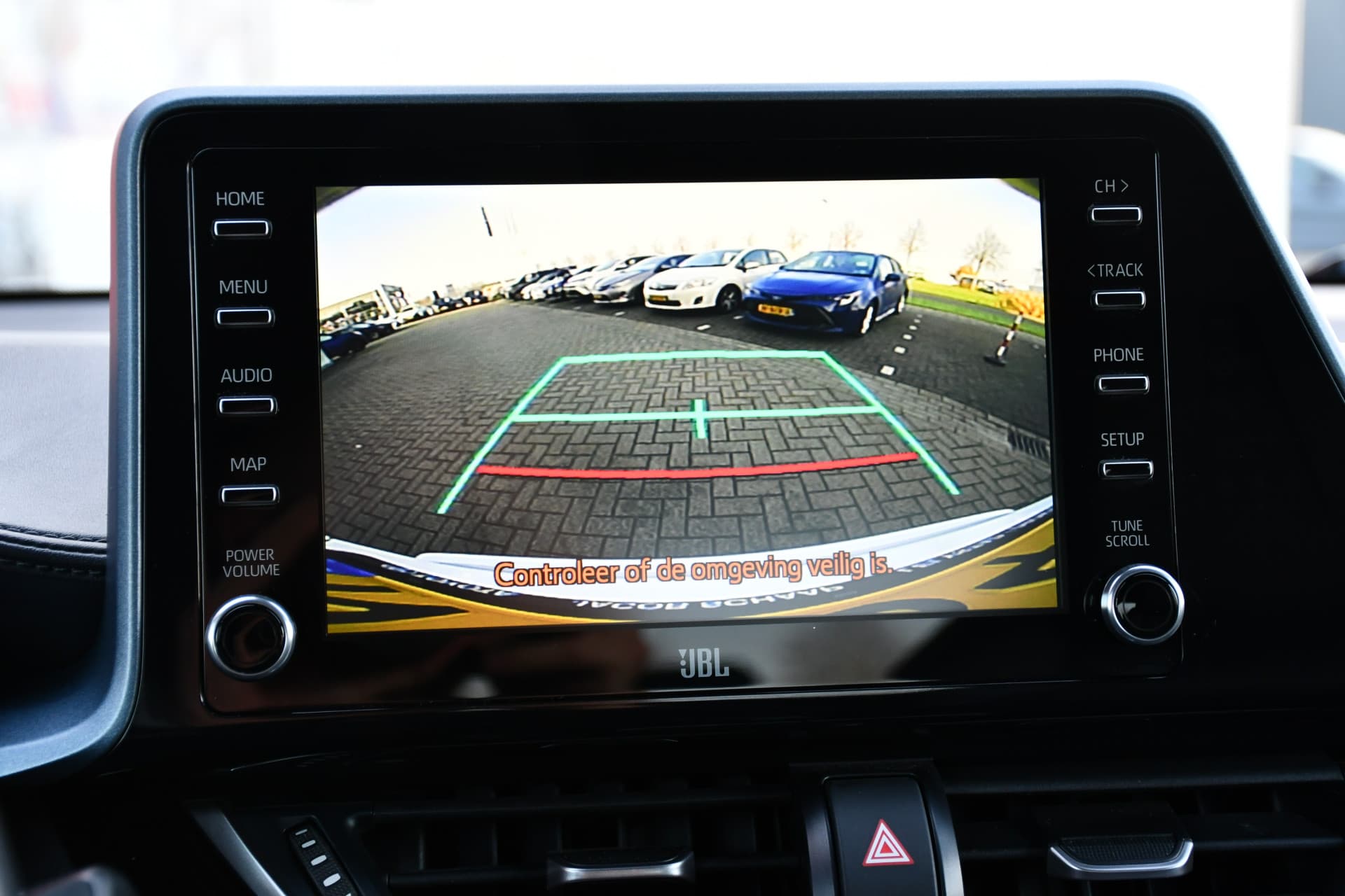 Toyota C-HR 1.8 Hybrid Style Luxury thumbnail 15