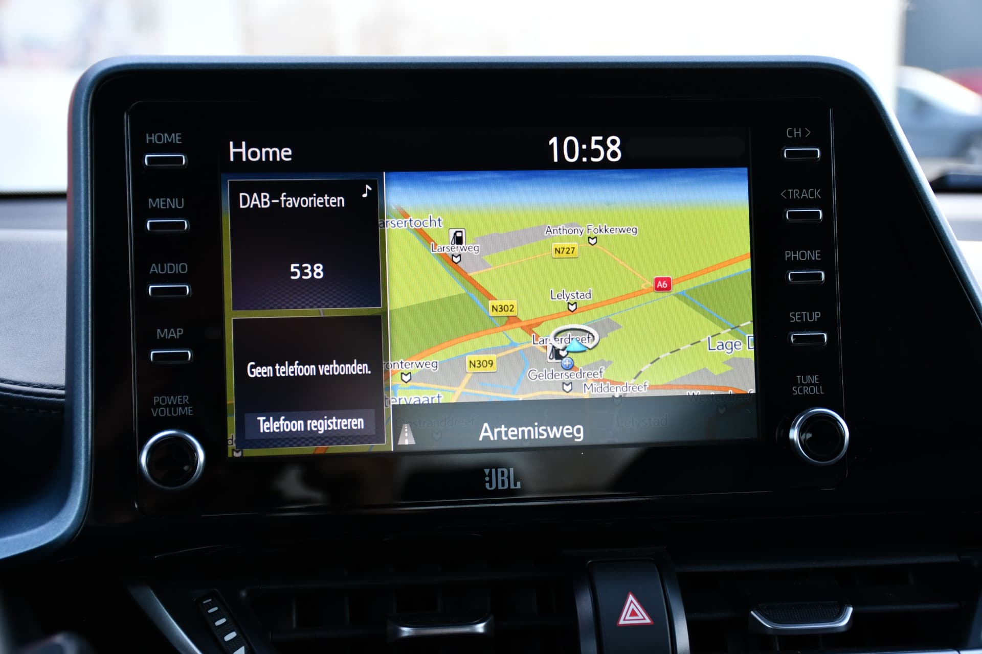 Toyota C-HR 1.8 Hybrid Style Luxury thumbnail 17