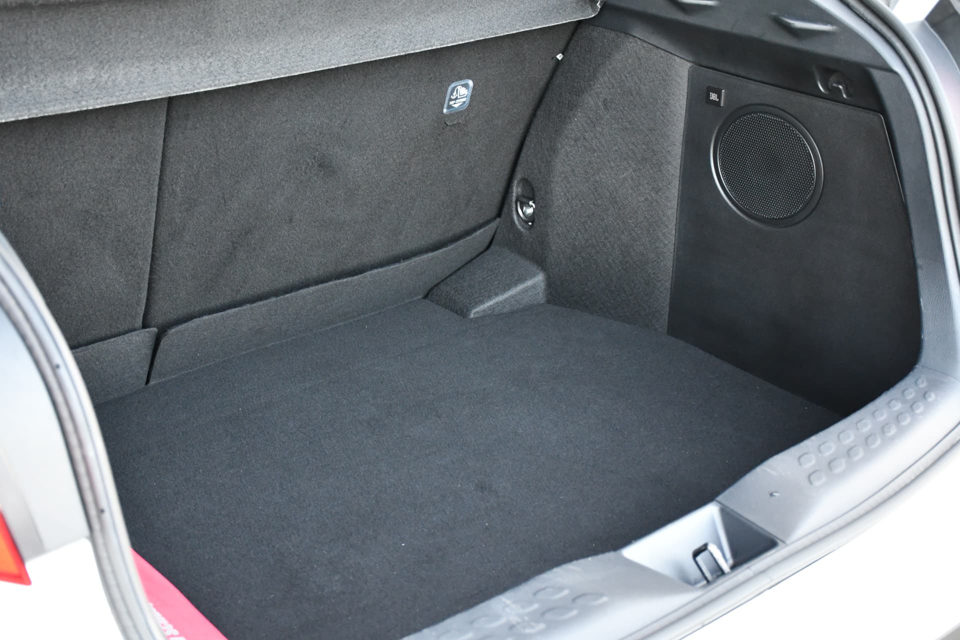 Toyota C-HR 1.8 Hybrid Style Luxury thumbnail 20