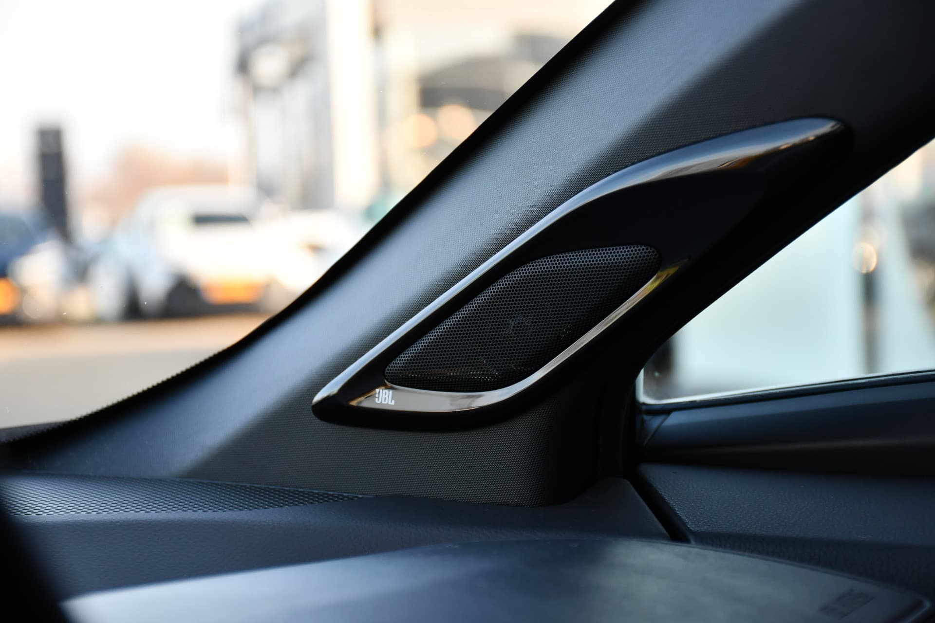 Toyota C-HR 1.8 Hybrid Style Luxury thumbnail 22