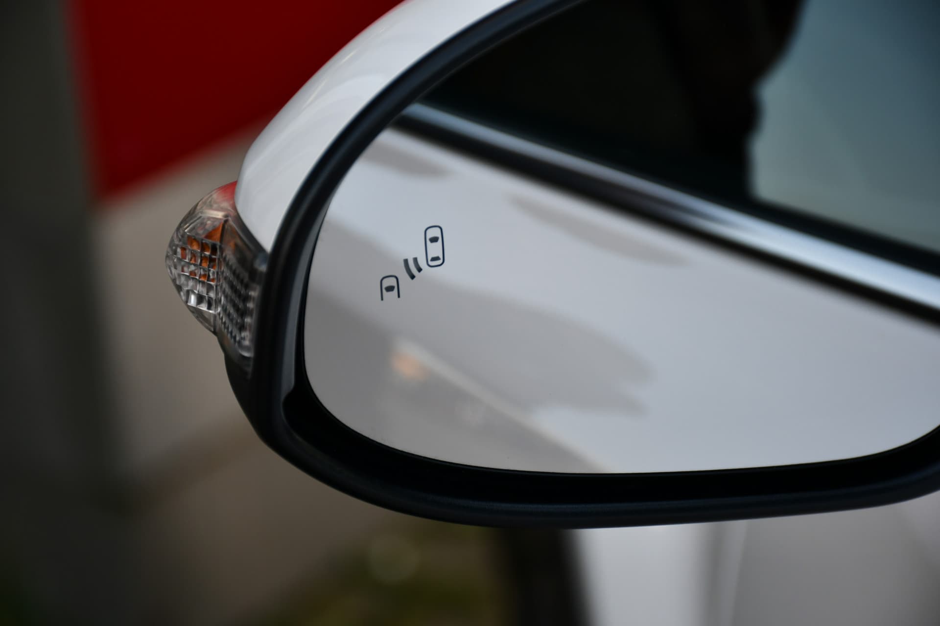 Toyota C-HR 1.8 Hybrid Style Luxury thumbnail 23