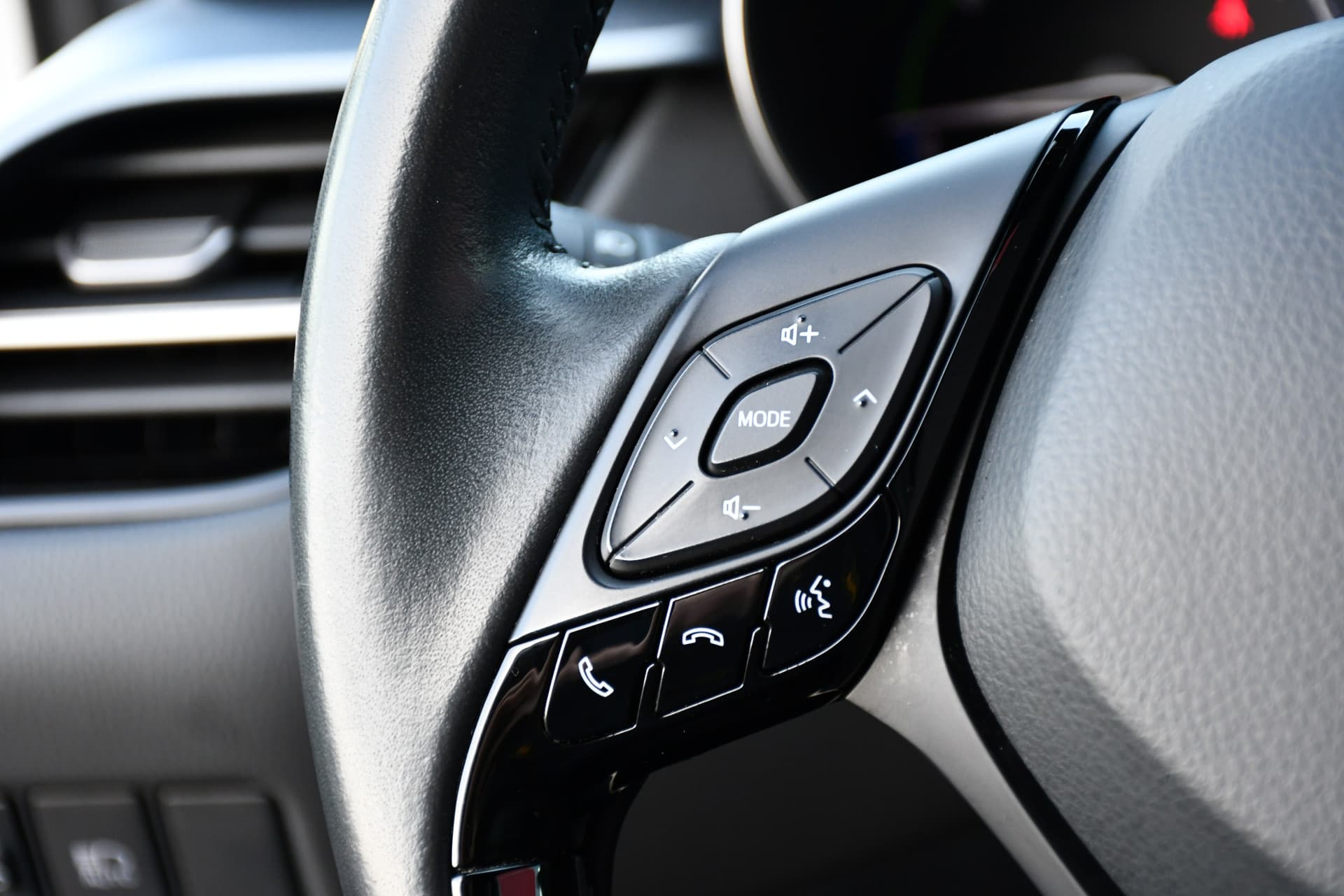 Toyota C-HR 1.8 Hybrid Style Luxury thumbnail 25