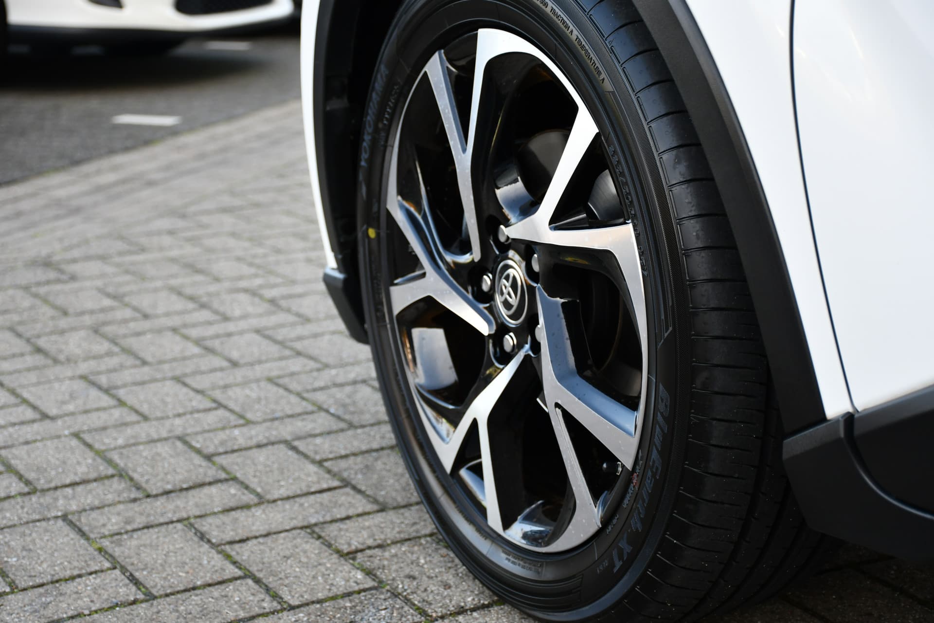 Toyota C-HR 1.8 Hybrid Style Luxury thumbnail 26