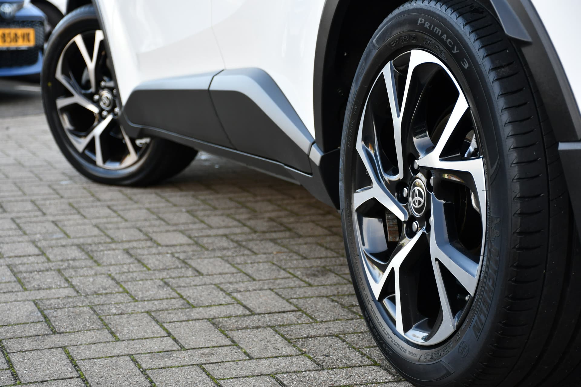 Toyota C-HR 1.8 Hybrid Style Luxury thumbnail 29