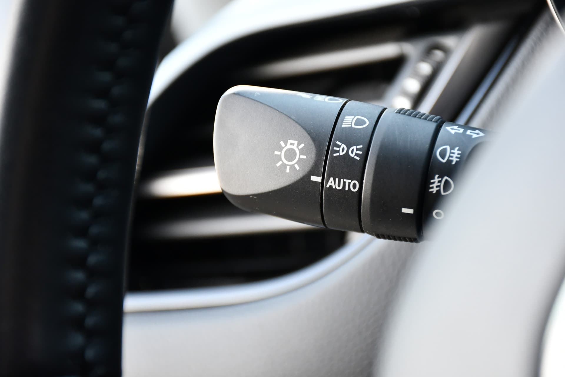 Toyota C-HR 1.8 Hybrid Style Luxury thumbnail 35