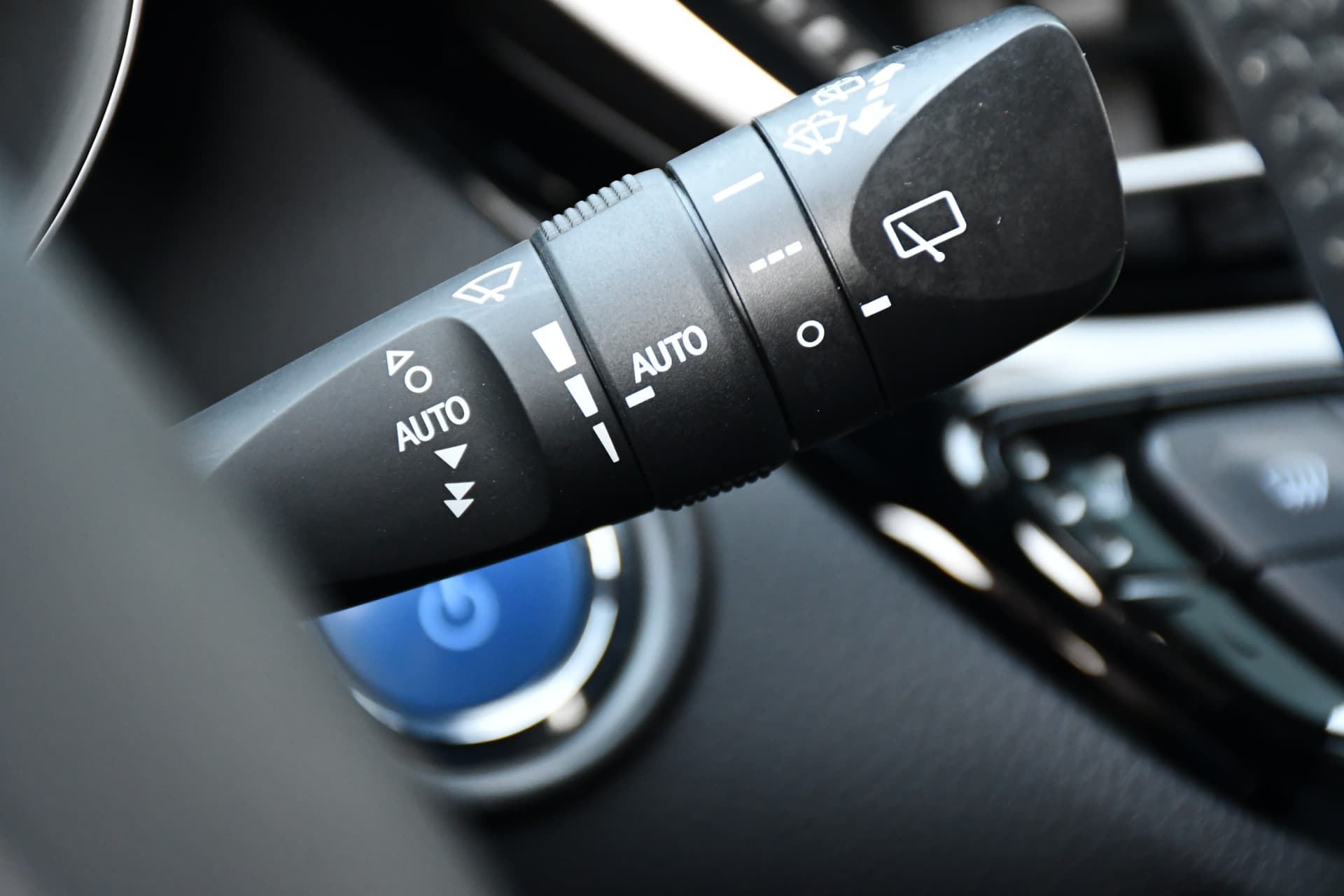 Toyota C-HR 1.8 Hybrid Style Luxury thumbnail 36