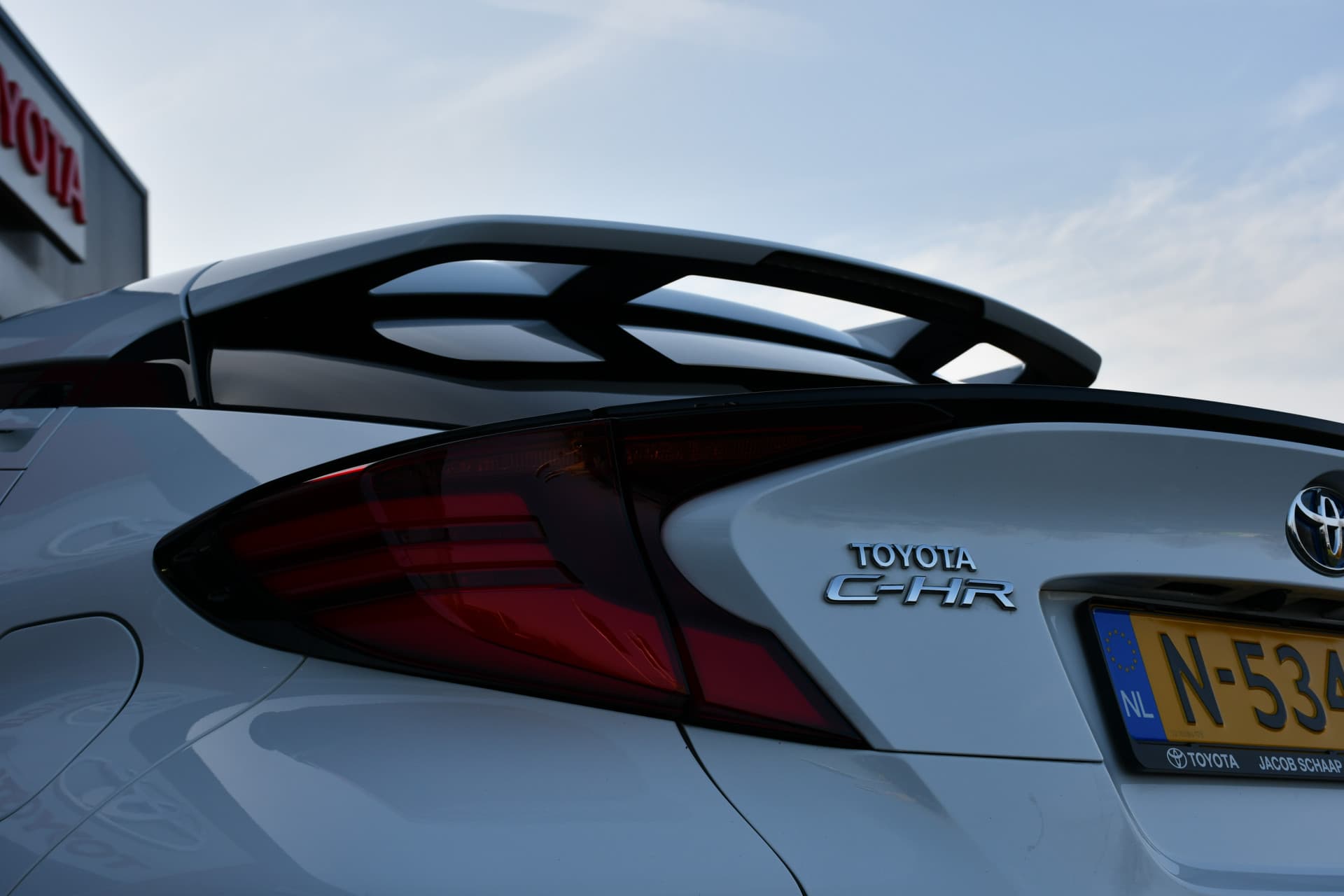 Toyota C-HR 1.8 Hybrid Style Luxury thumbnail 37