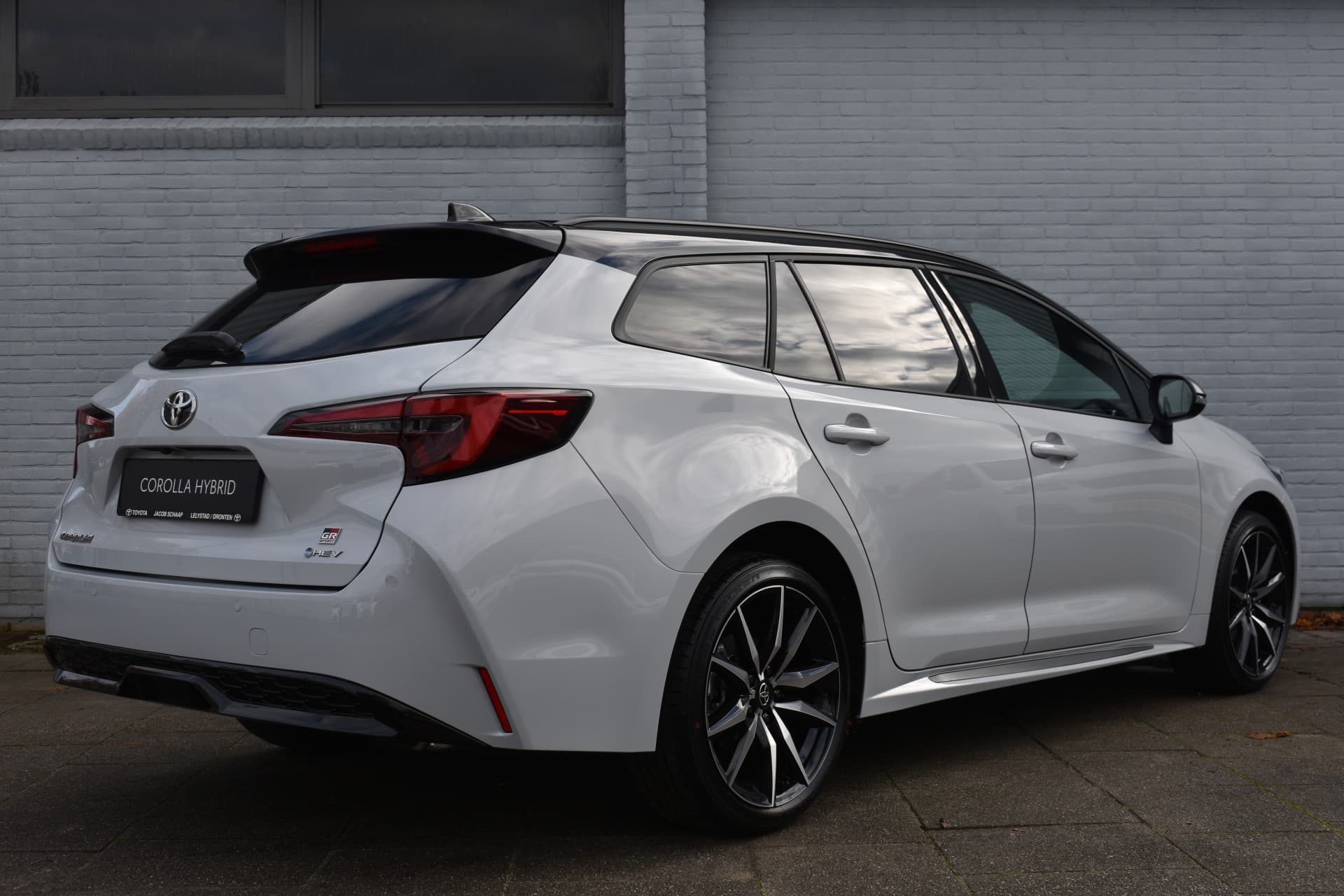 Toyota Corolla Touring Sport Hybrid 180 GR Sport Automaat 178Pk thumbnail 4