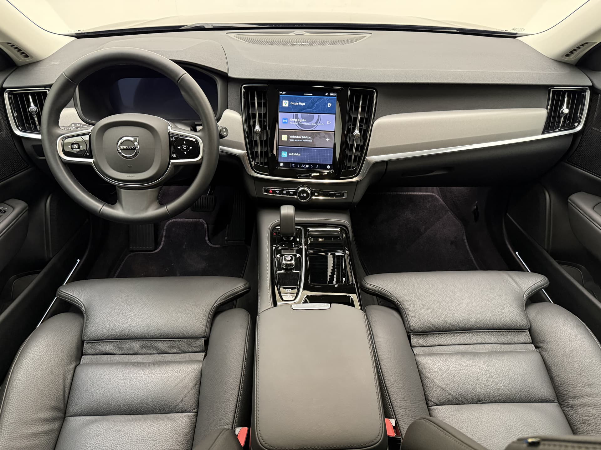 Volvo V90 T6 350pk AWD Plus Dark / 360 Camera / Full-LED / El. Trekhaak / Getint glas / El. Stoelen / Harman&Kardon Audio / 19'' / ACC / BLIS / Stoel + Stuurw. Verwarming / thumbnail 4