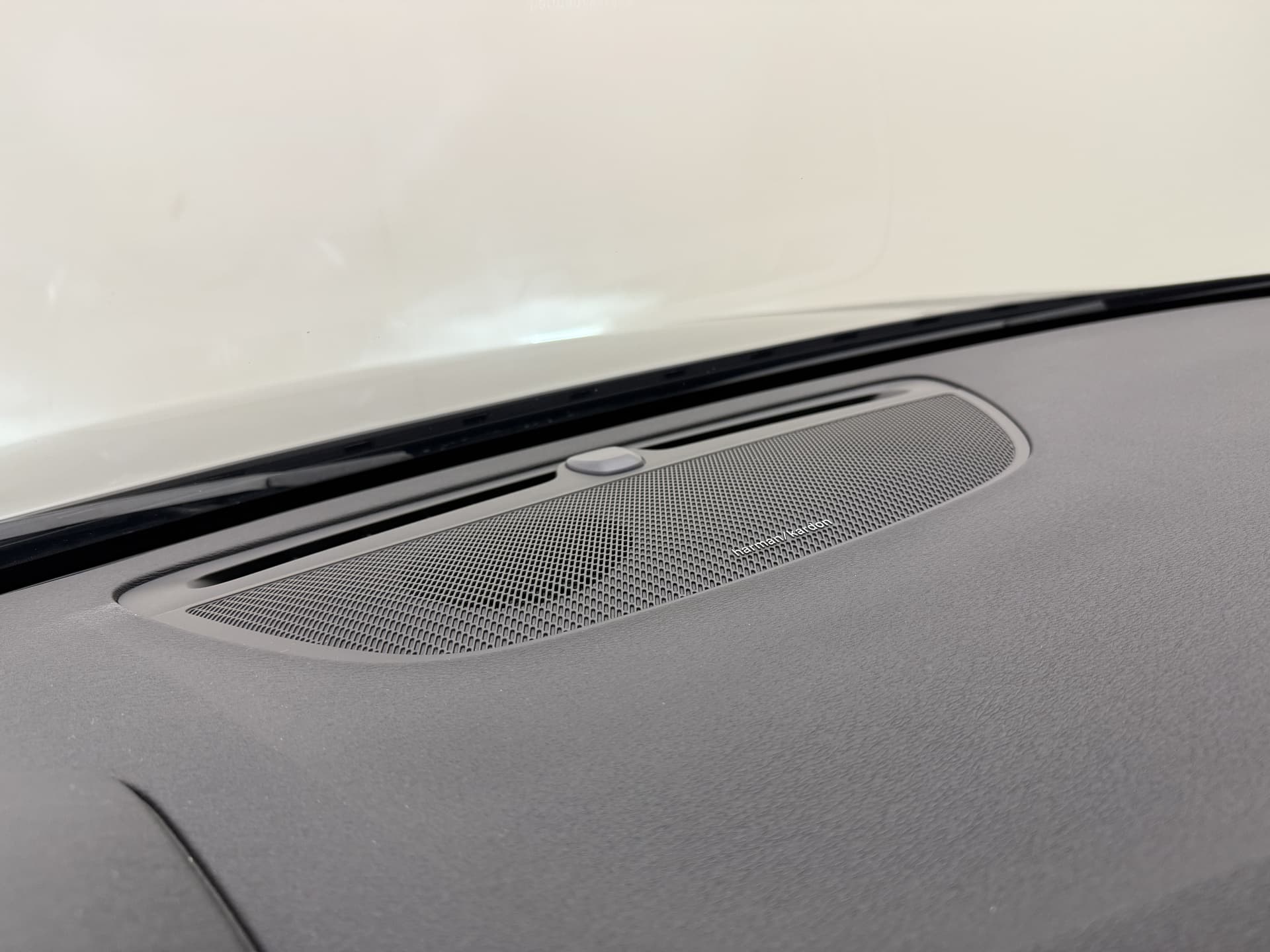 Volvo V90 T6 350pk AWD Plus Dark / 360 Camera / Full-LED / El. Trekhaak / Getint glas / El. Stoelen / Harman&Kardon Audio / 19'' / ACC / BLIS / Stoel + Stuurw. Verwarming / thumbnail 21