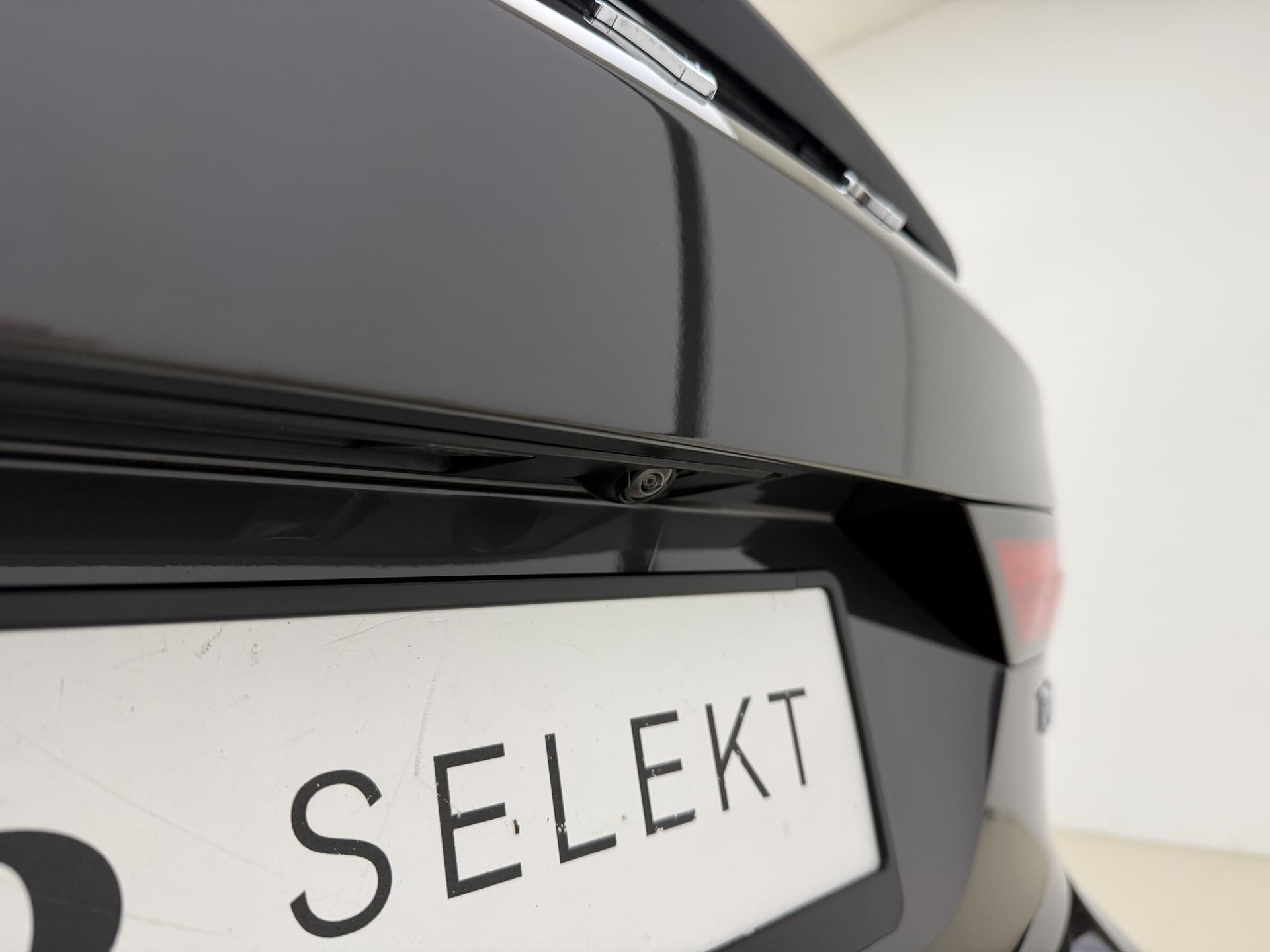 Volvo V90 T6 350pk AWD Plus Dark / 360 Camera / Full-LED / El. Trekhaak / Getint glas / El. Stoelen / Harman&Kardon Audio / 19'' / ACC / BLIS / Stoel + Stuurw. Verwarming / thumbnail 24