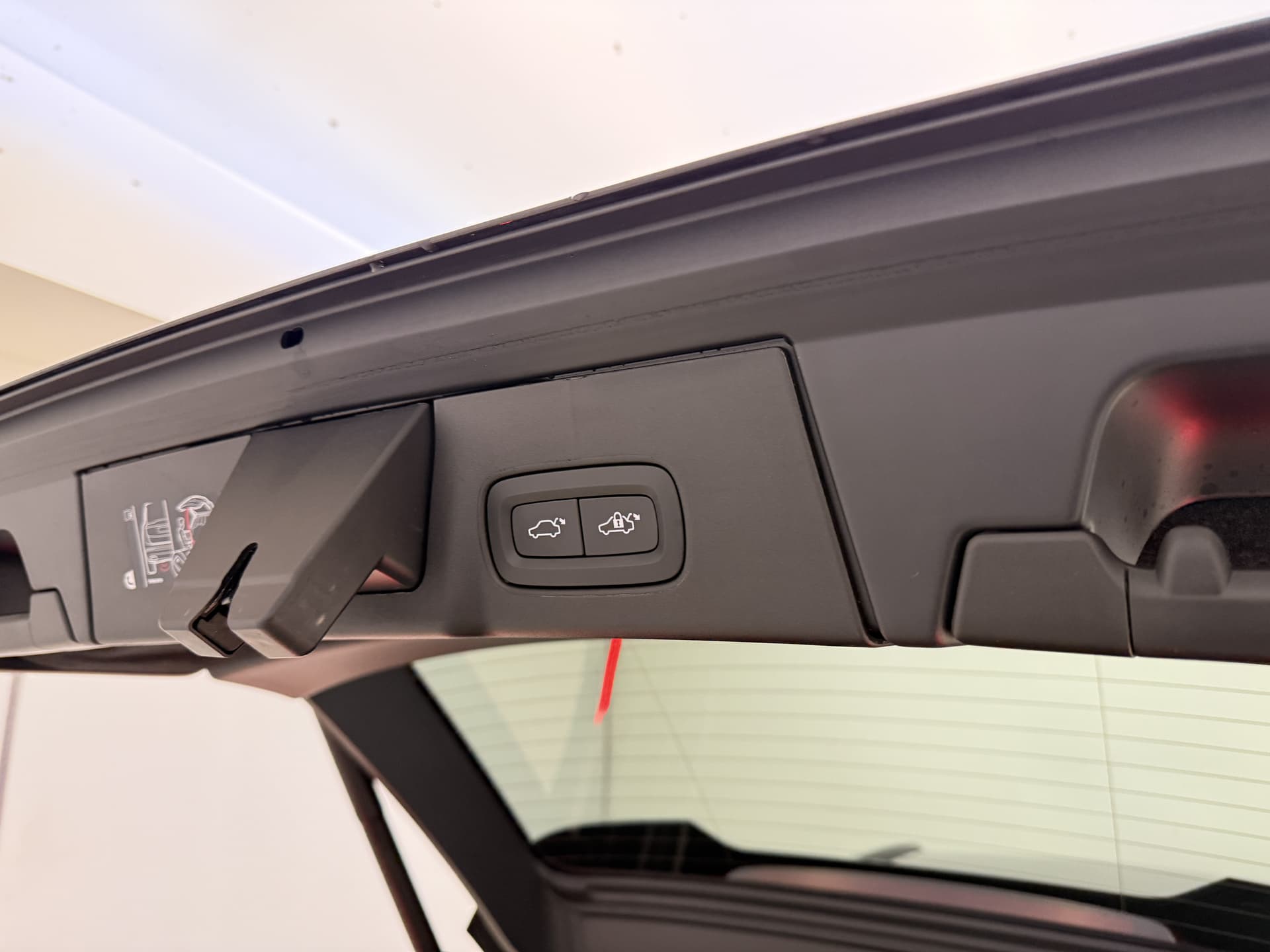 Volvo V90 T6 350pk AWD Plus Dark / 360 Camera / Full-LED / El. Trekhaak / Getint glas / El. Stoelen / Harman&Kardon Audio / 19'' / ACC / BLIS / Stoel + Stuurw. Verwarming / thumbnail 28